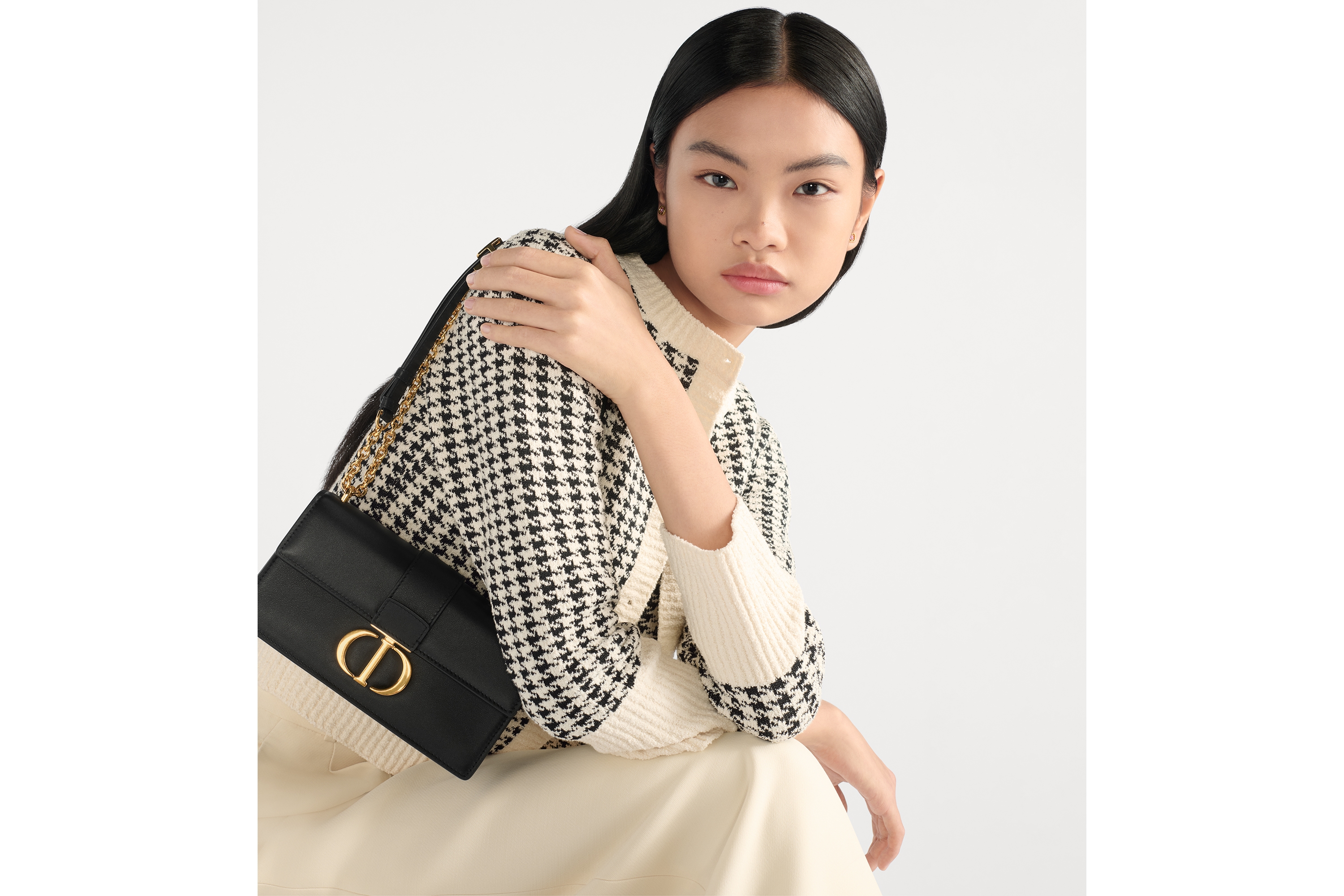 look_image_alt_prefix 30 Montaigne East-West 链条手袋 黑色牛皮革 E08