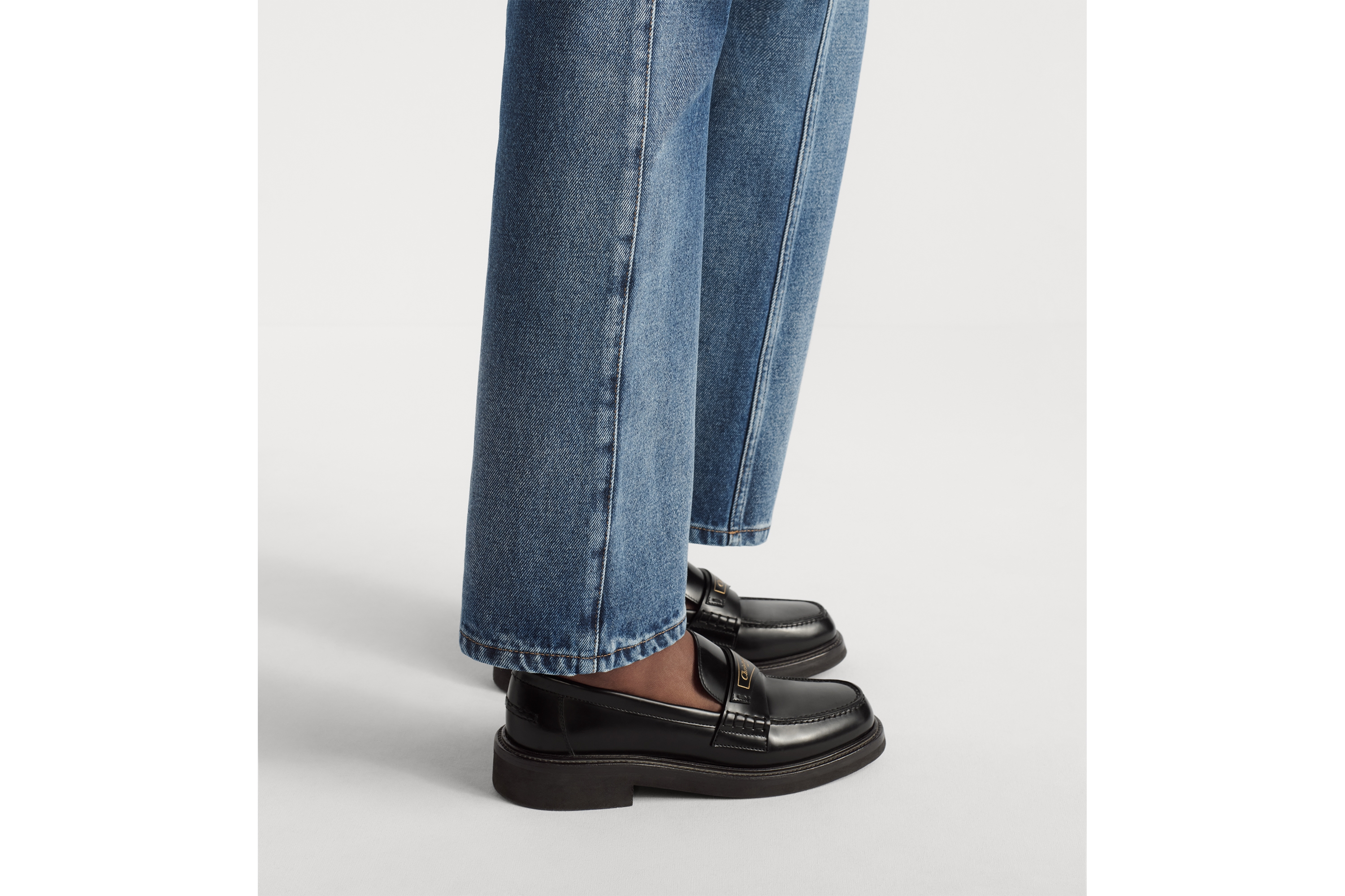 look_image_alt_prefix 常规版型牛仔裤 蓝色石洗棉质牛仔布 Oblique 印花内部 E15