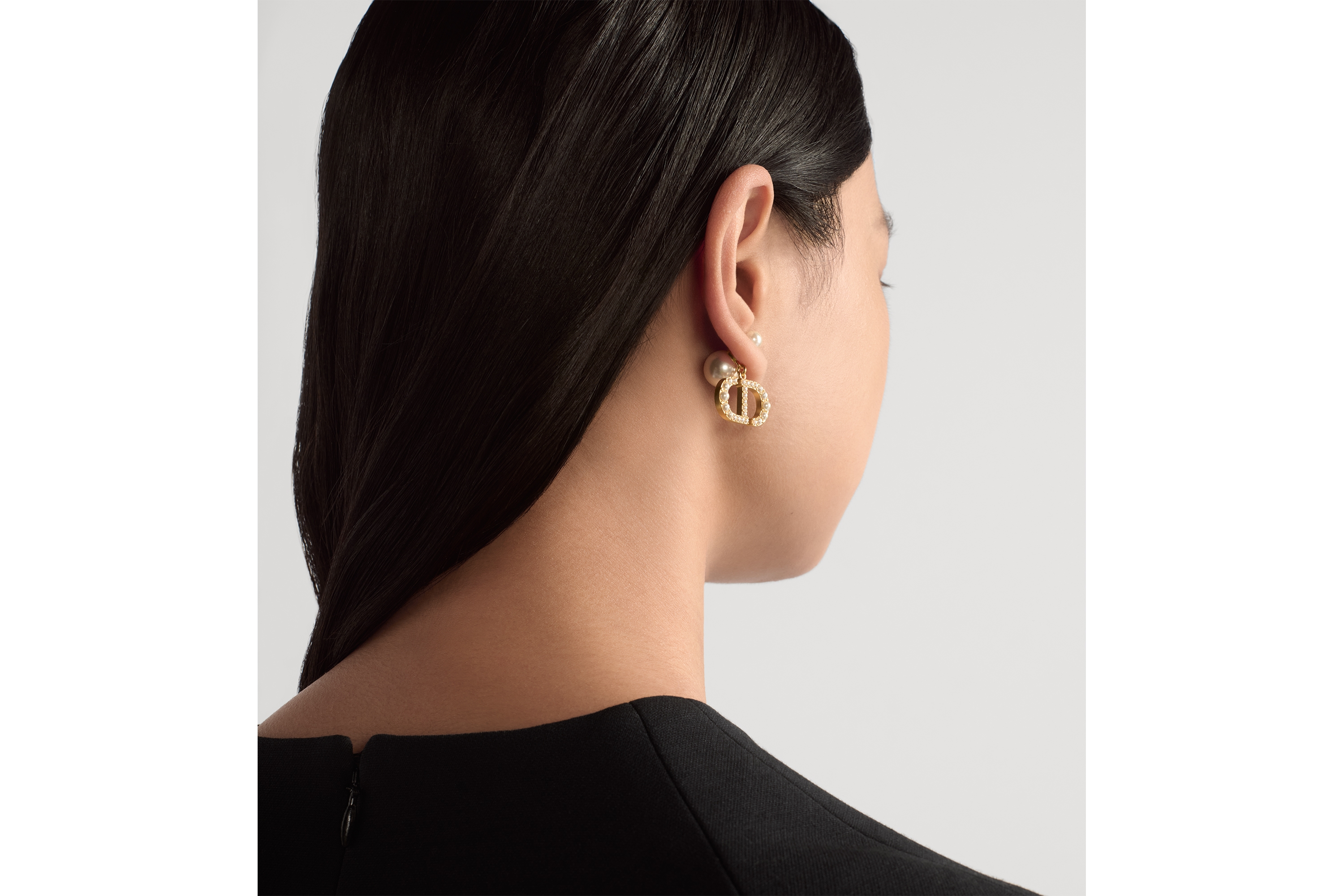 look_image_alt_prefix Dior Tribales 耳环 金色饰面金属和白色树脂珠饰 E09