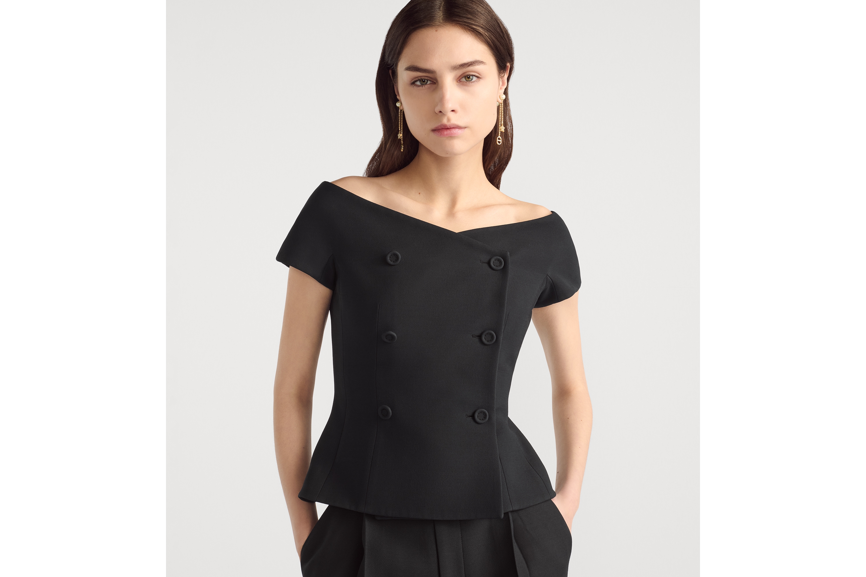 look_image_alt_prefix 双排扣露肩外套 黑色绵羊毛混纺面料 E04