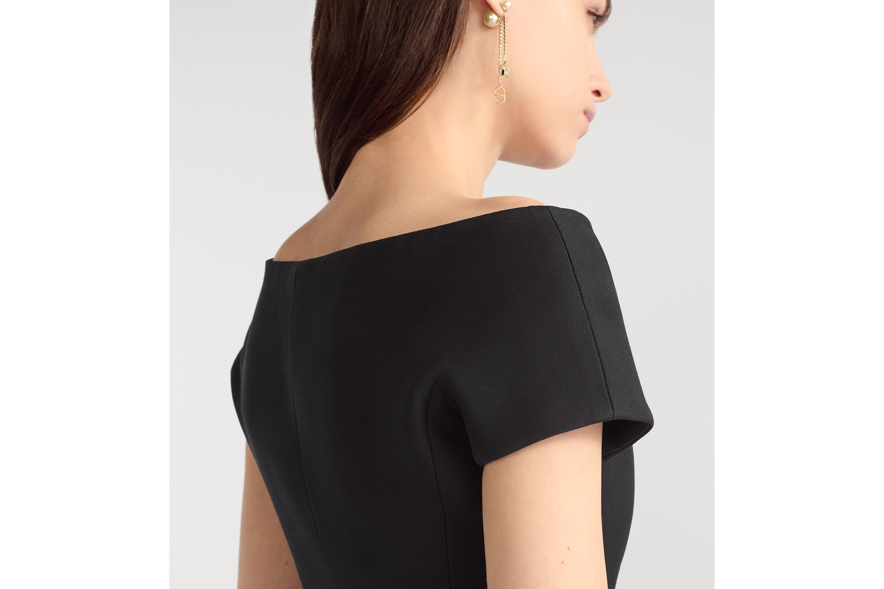 look_image_alt_prefix 双排扣露肩外套 黑色绵羊毛混纺面料 E17