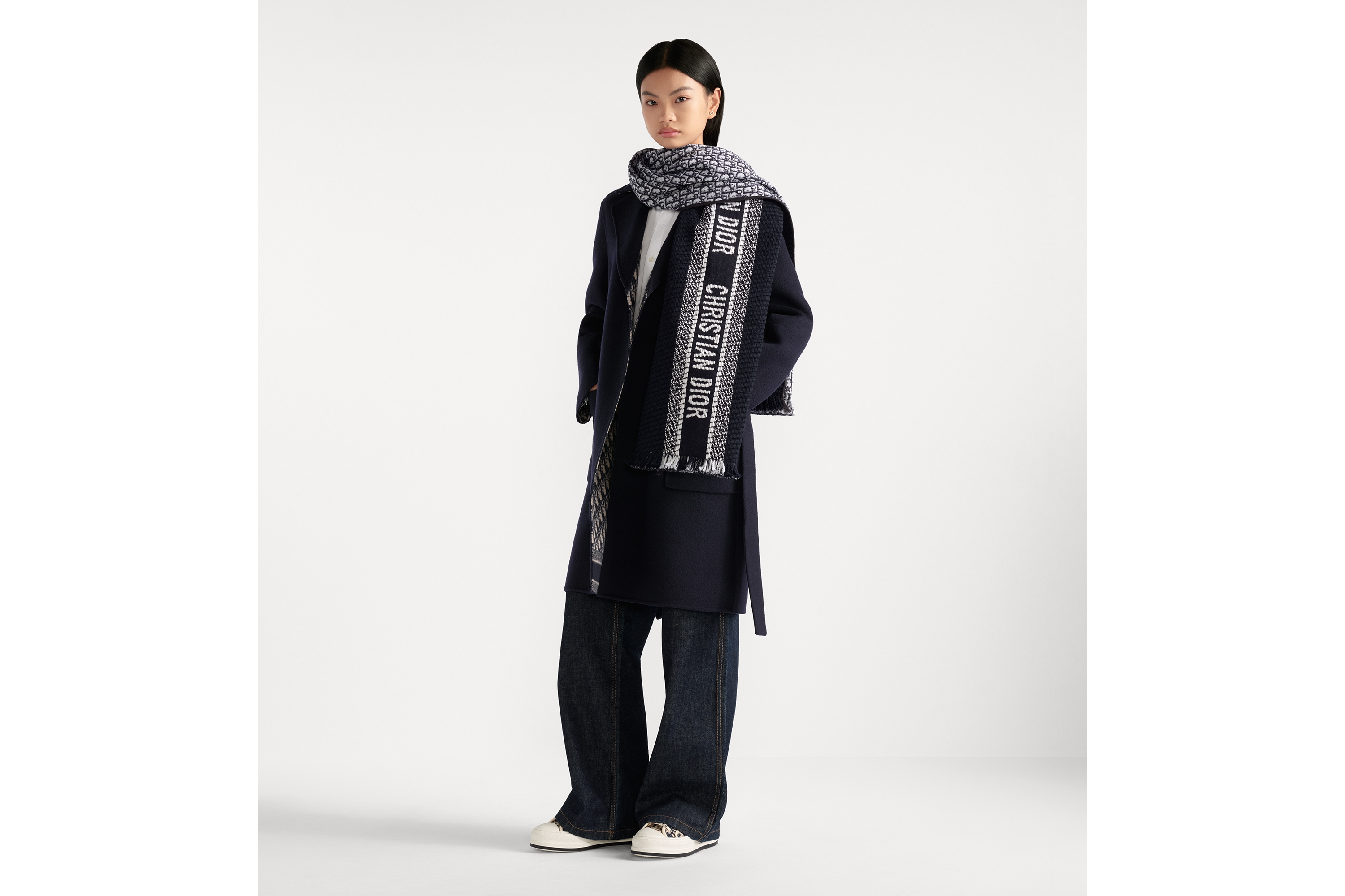 look_image_alt_prefix 学院风双面围巾 海军蓝色绵羊毛混纺面料 Oblique 印花 E02