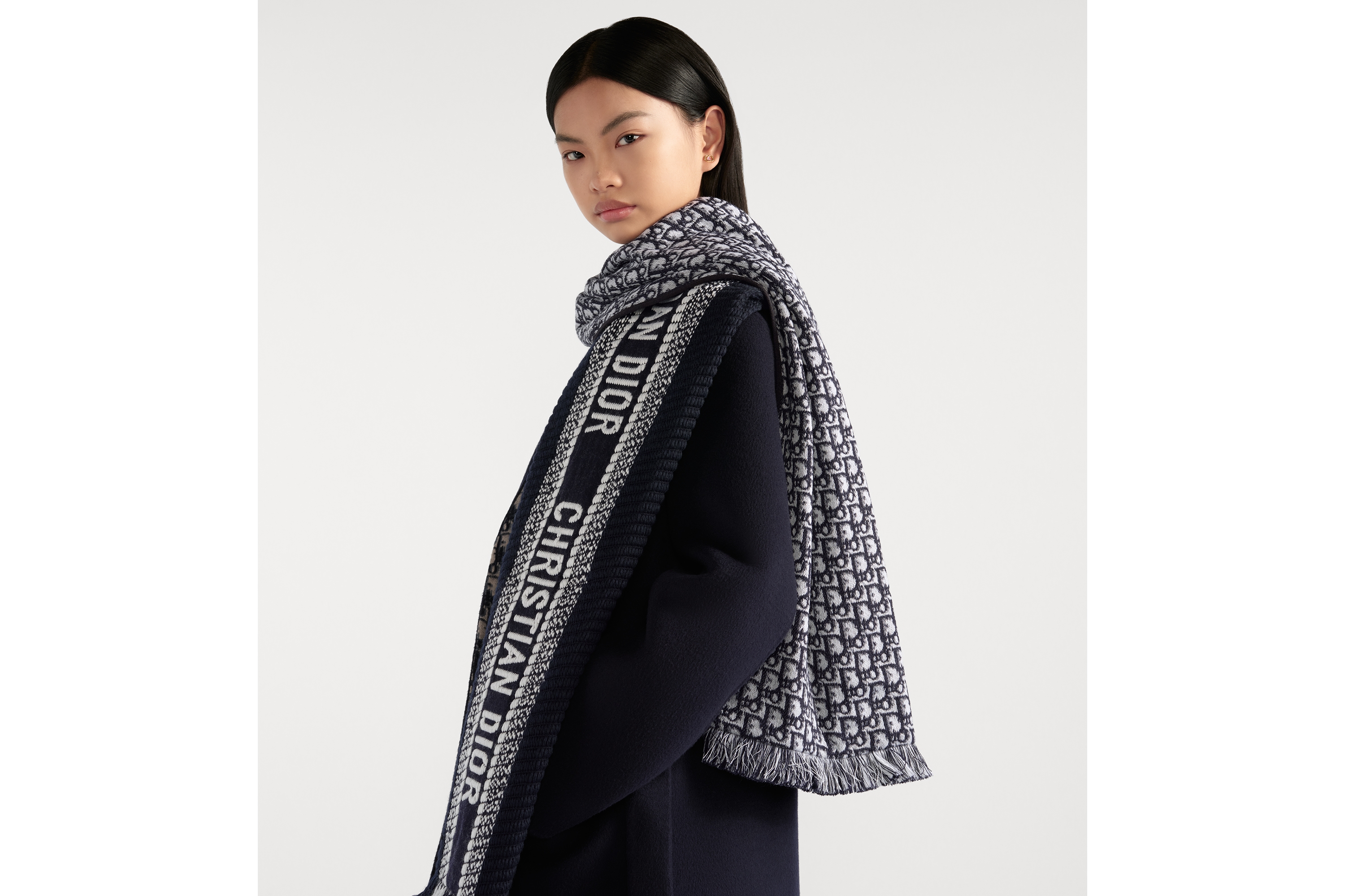 look_image_alt_prefix 学院风双面围巾 海军蓝色绵羊毛混纺面料 Oblique 印花 E05