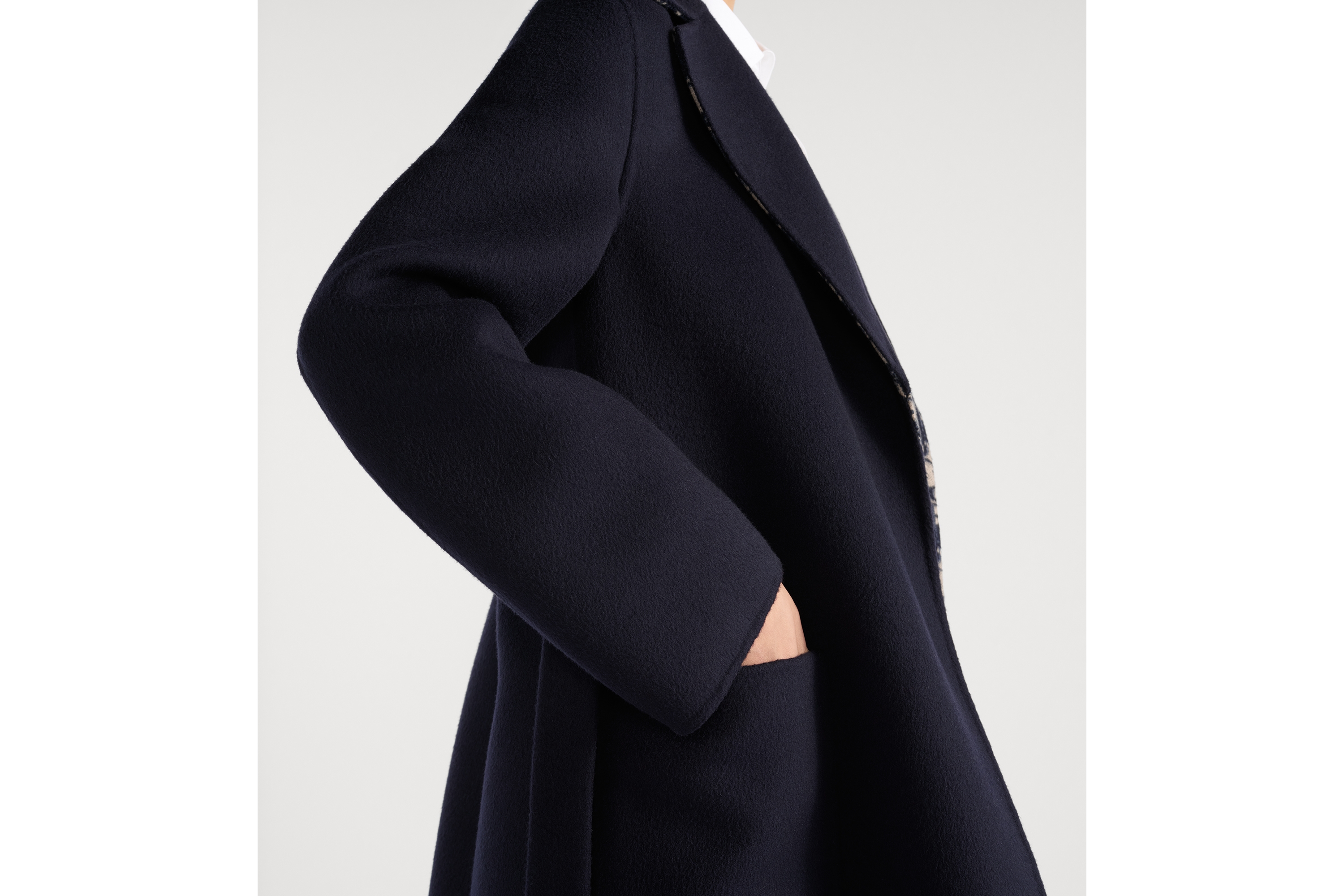 look_image_alt_prefix 大衣 蓝色双面绵羊毛混纺面料搭配腰带 E11