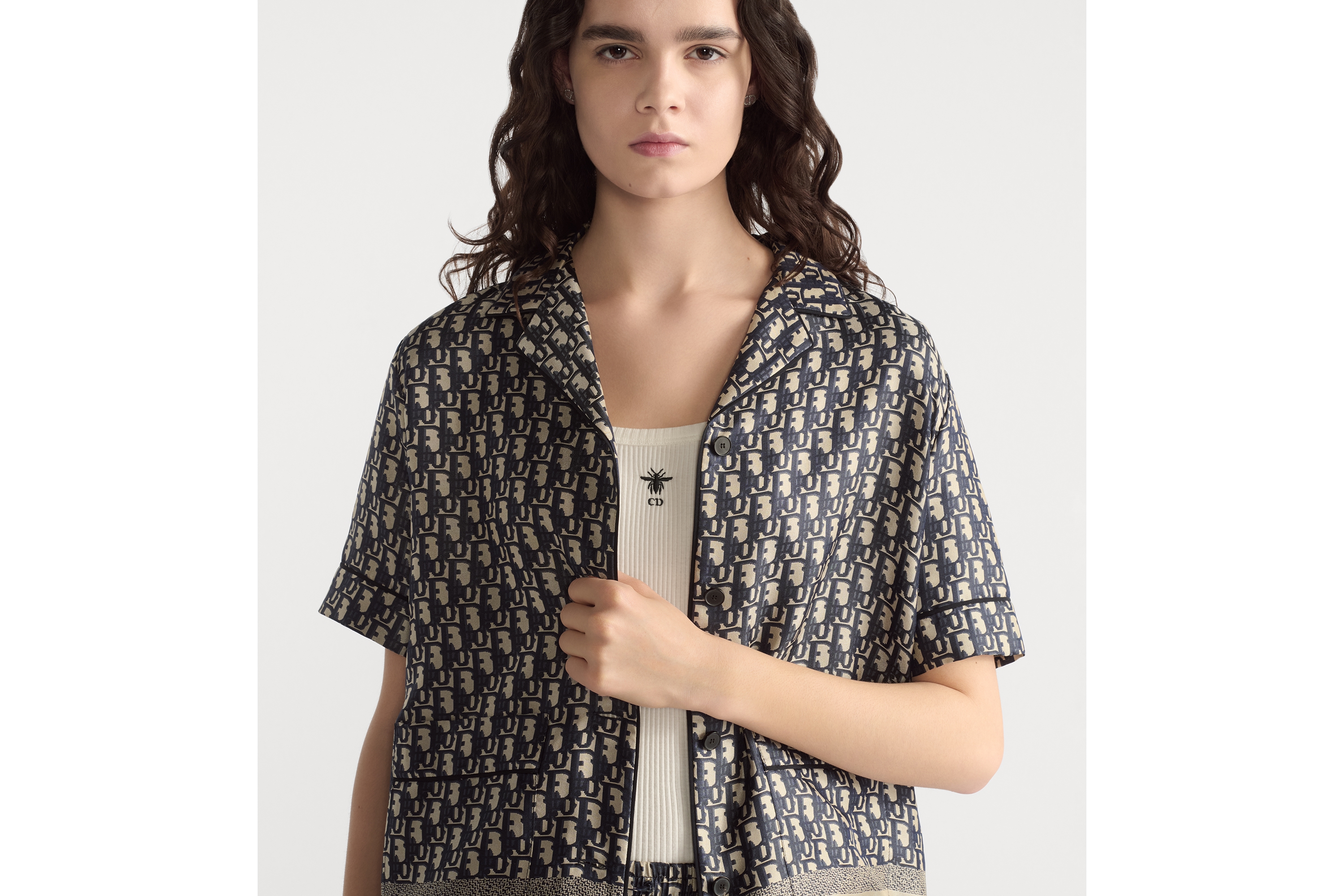 look_image_alt_prefix Dior Chez Moi 短袖衬衫 蓝色桑蚕丝斜纹面料 Oblique 印花 E04