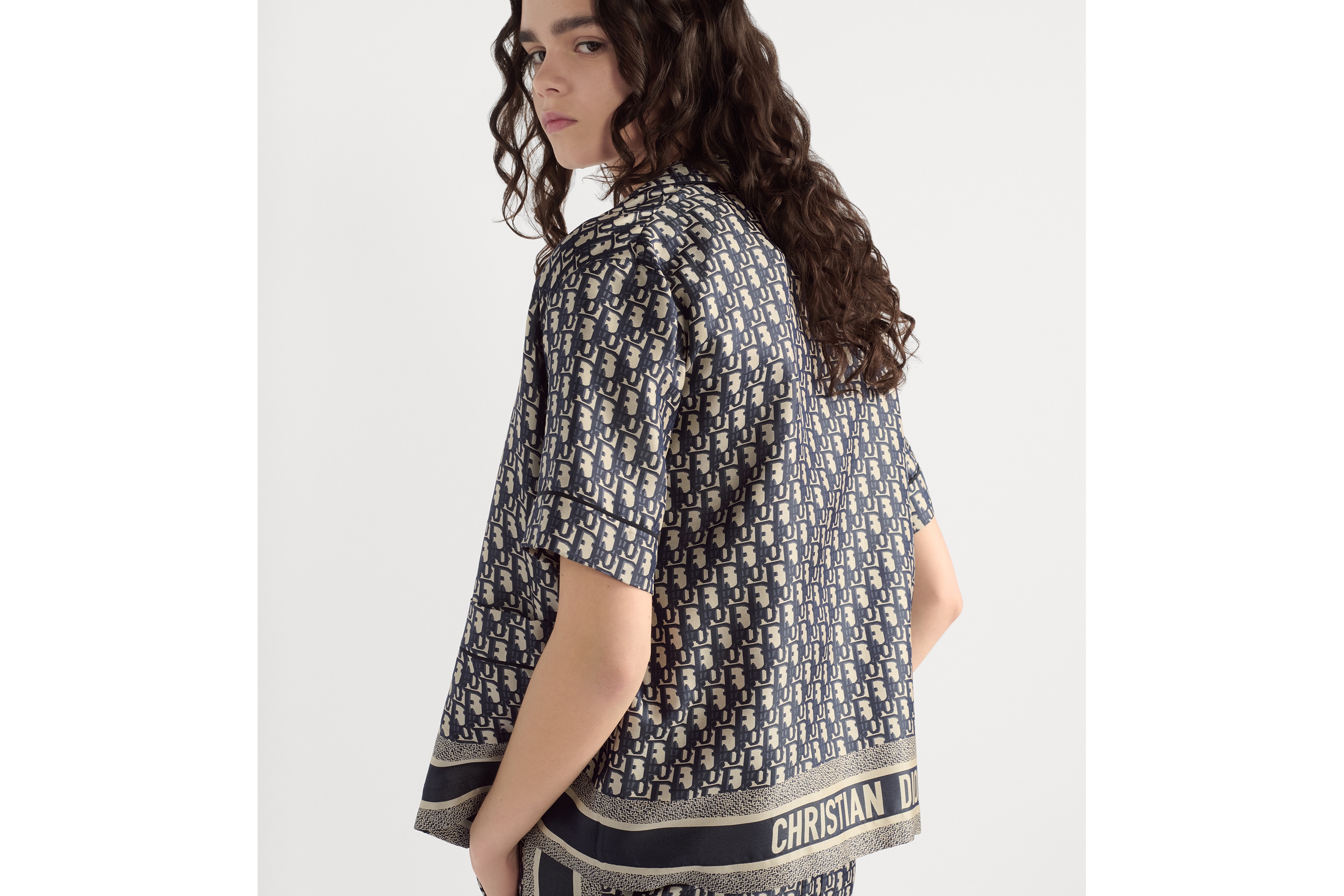 look_image_alt_prefix Dior Chez Moi 短袖衬衫 蓝色桑蚕丝斜纹面料 Oblique 印花 E06