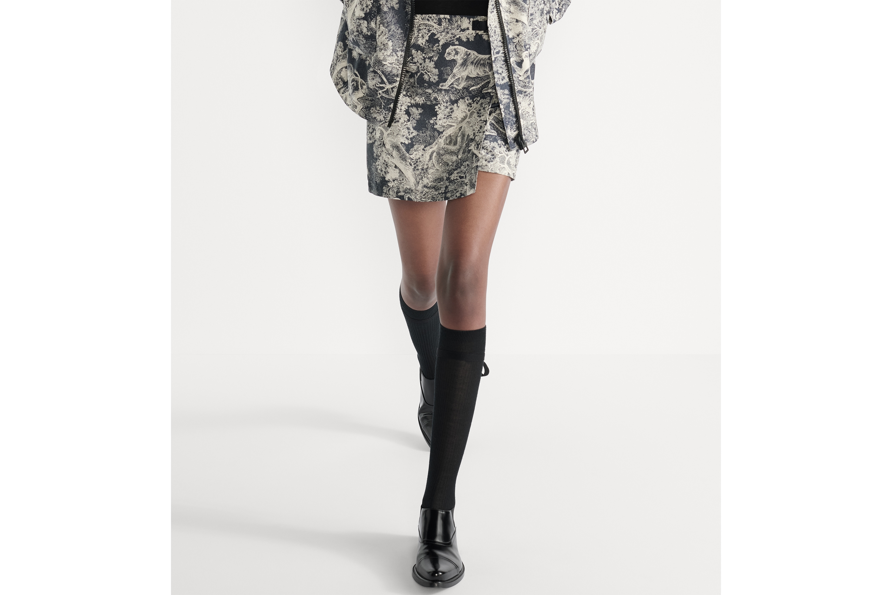 Dioriviera 裙裤 深蓝色和白色塔夫绸提花科技面料 Sauvage 茹伊印花图案 E14