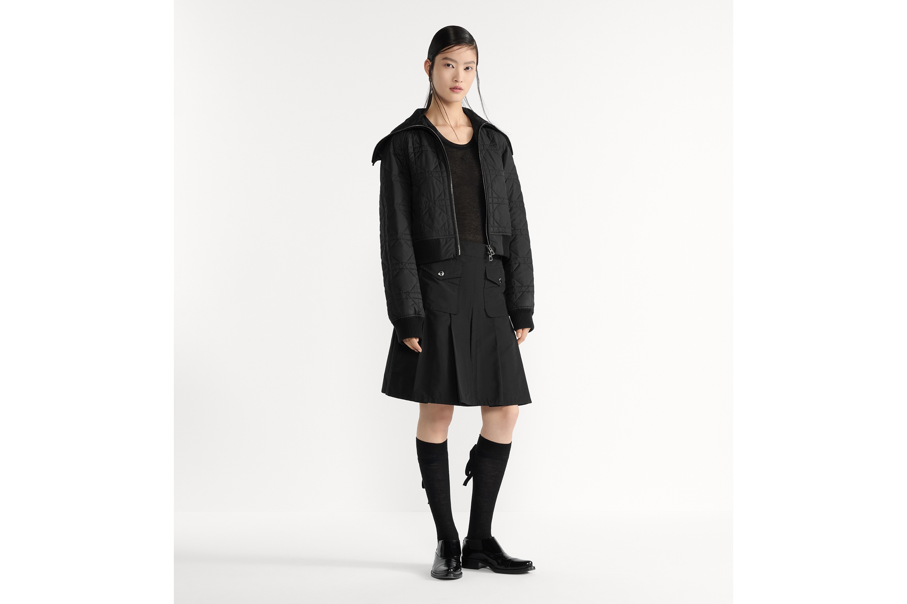 夹克 黑色绗缝塔夫绸科技面料超大藤格纹搭配超大版型衣领 E01