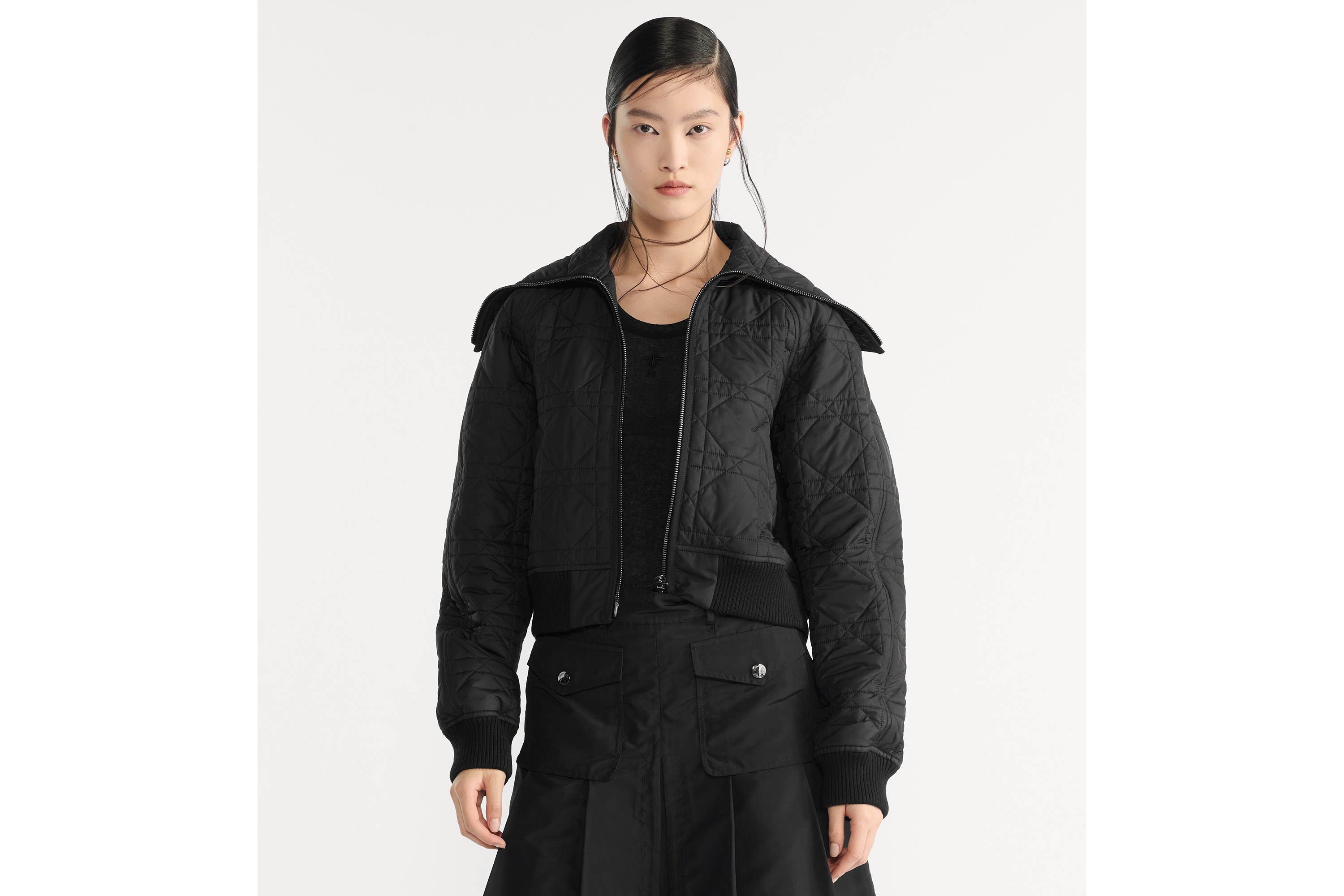 夹克 黑色绗缝塔夫绸科技面料超大藤格纹搭配超大版型衣领 E04