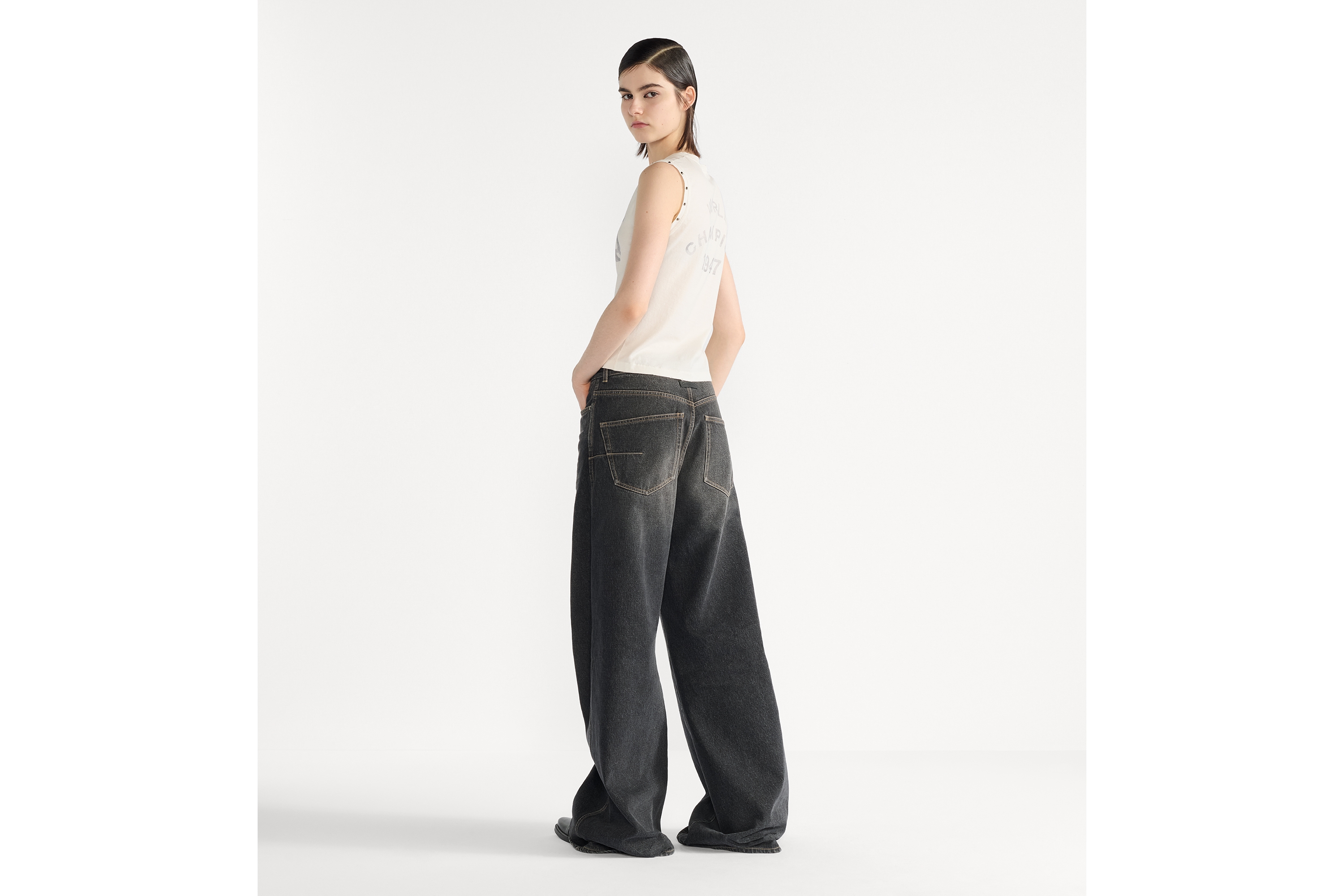 look_image_alt_prefix 背心 白色棉质平纹针织面料 J'Adore Dior 字样 E03