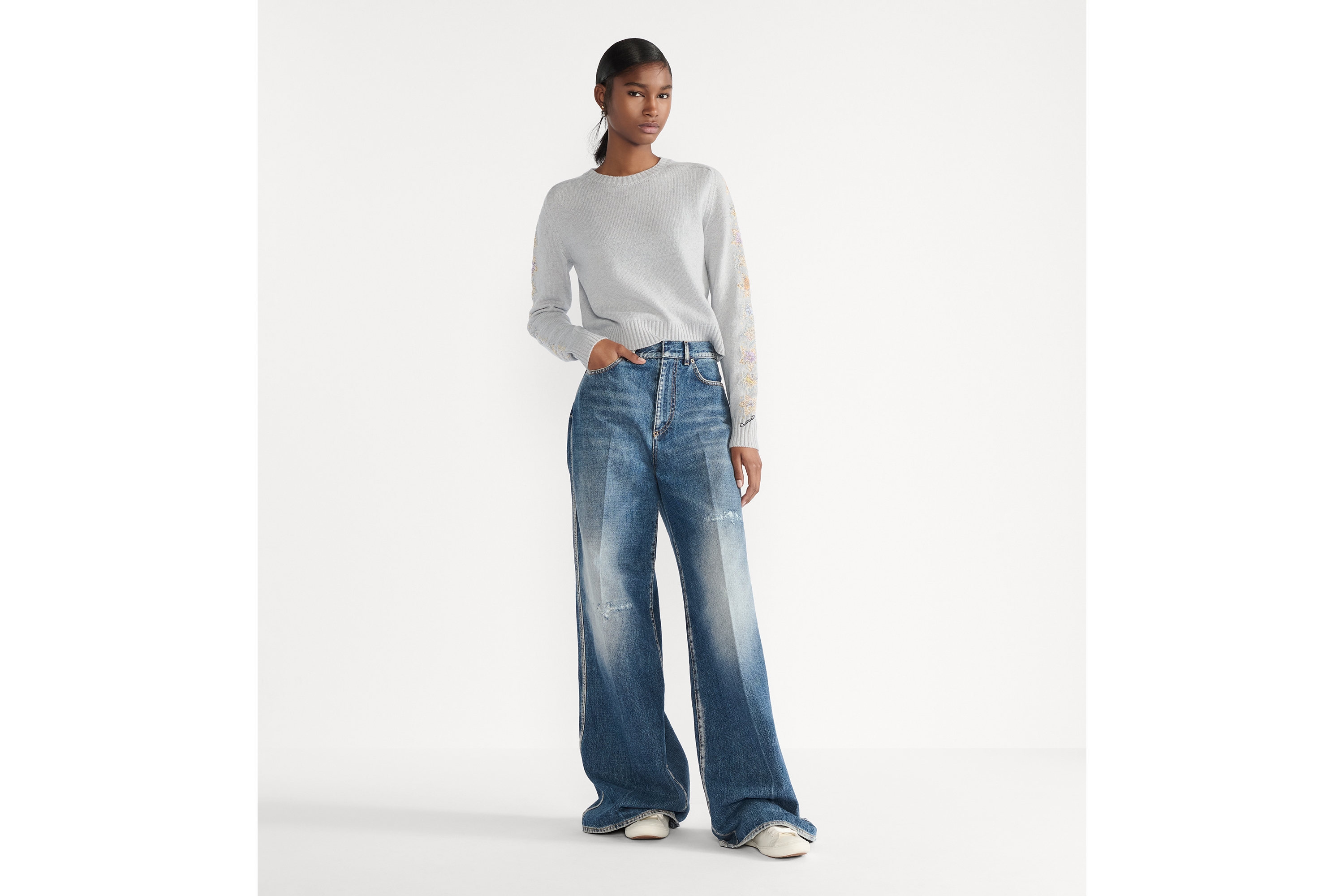 look_image_alt_prefix 喇叭形牛仔裤 蓝色石洗棉质牛仔布 E01