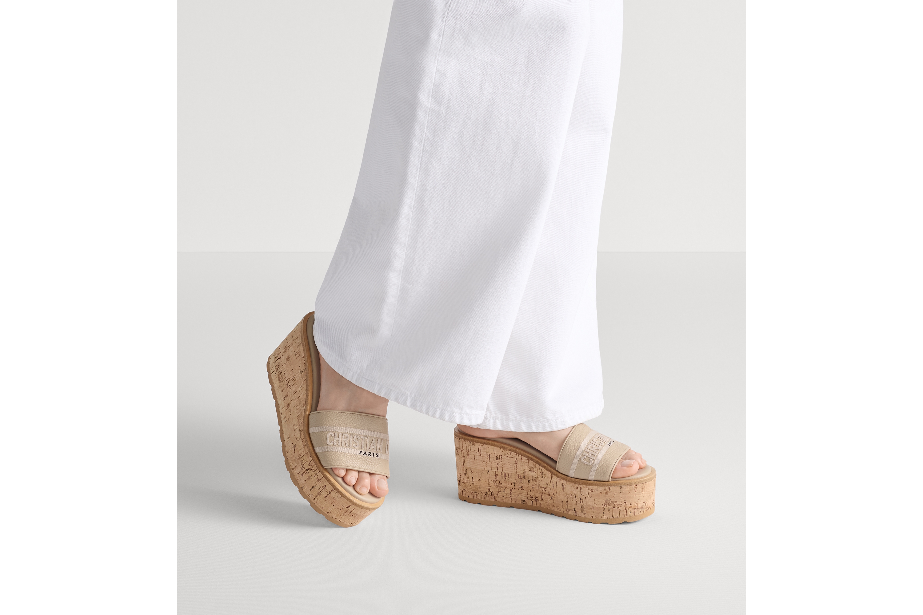 Dway 厚底凉拖 胭脂米色粒面牛皮革 E14