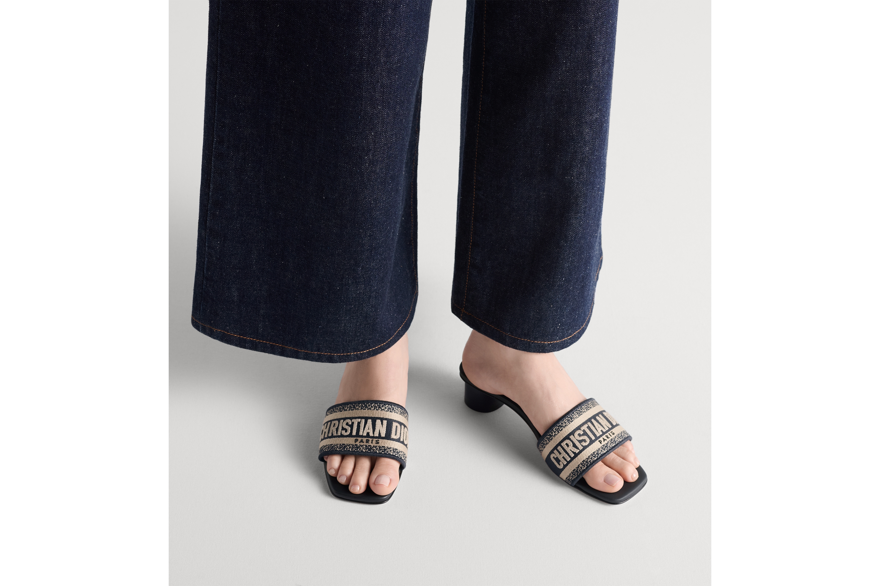 Dway 带跟凉拖 深蓝色棉质刺绣面料 E14