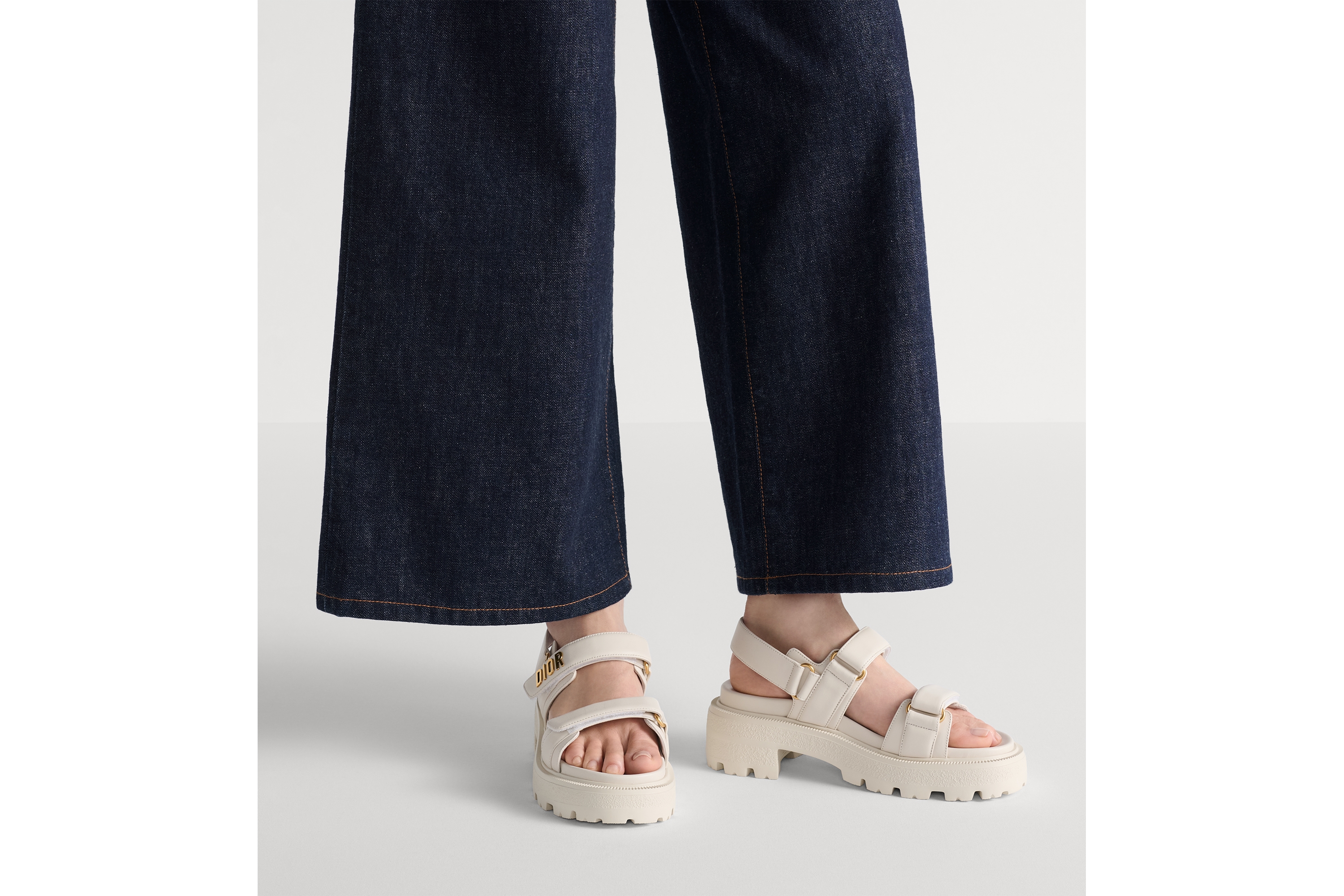 look_image_alt_prefix Dioract 厚底凉鞋 白色羊皮革 E14