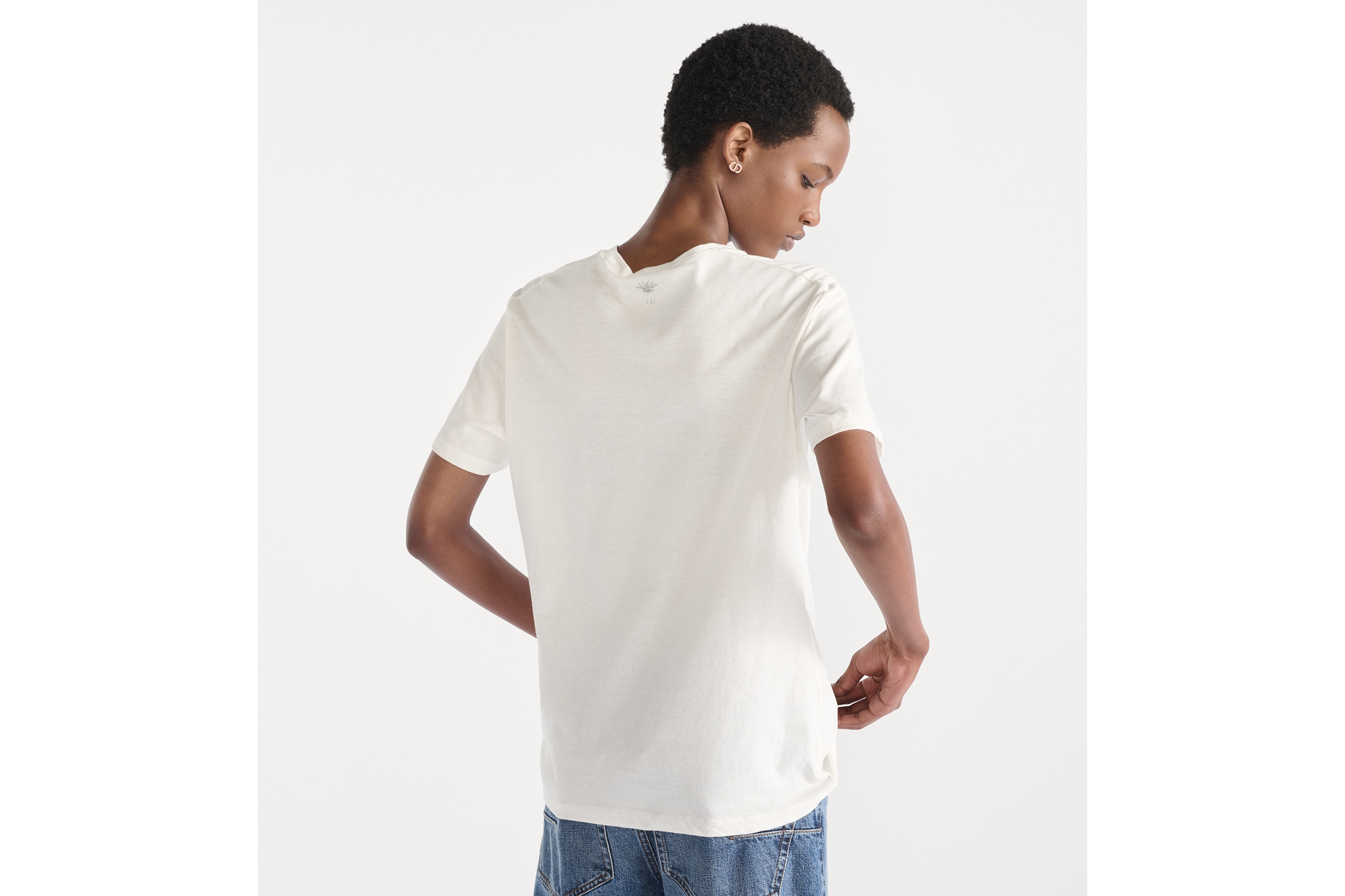 look_image_alt_prefix T 恤 白色棉质混纺平纹针织面料 We Should All Be Feminists 字样 E06