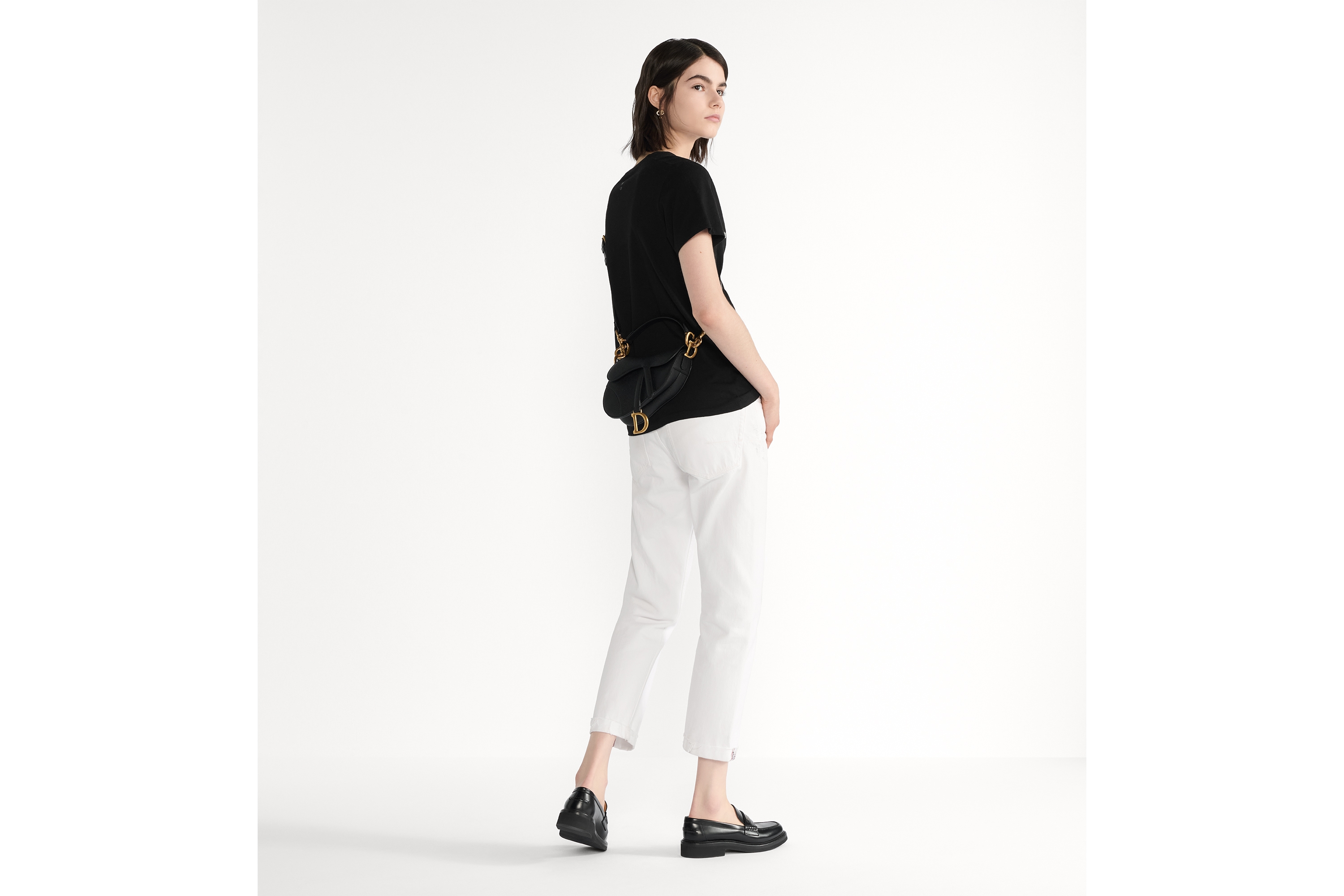 look_image_alt_prefix Dior Tribales 耳环 金色饰面金属、白色树脂珠饰和白色晶体装饰 E03