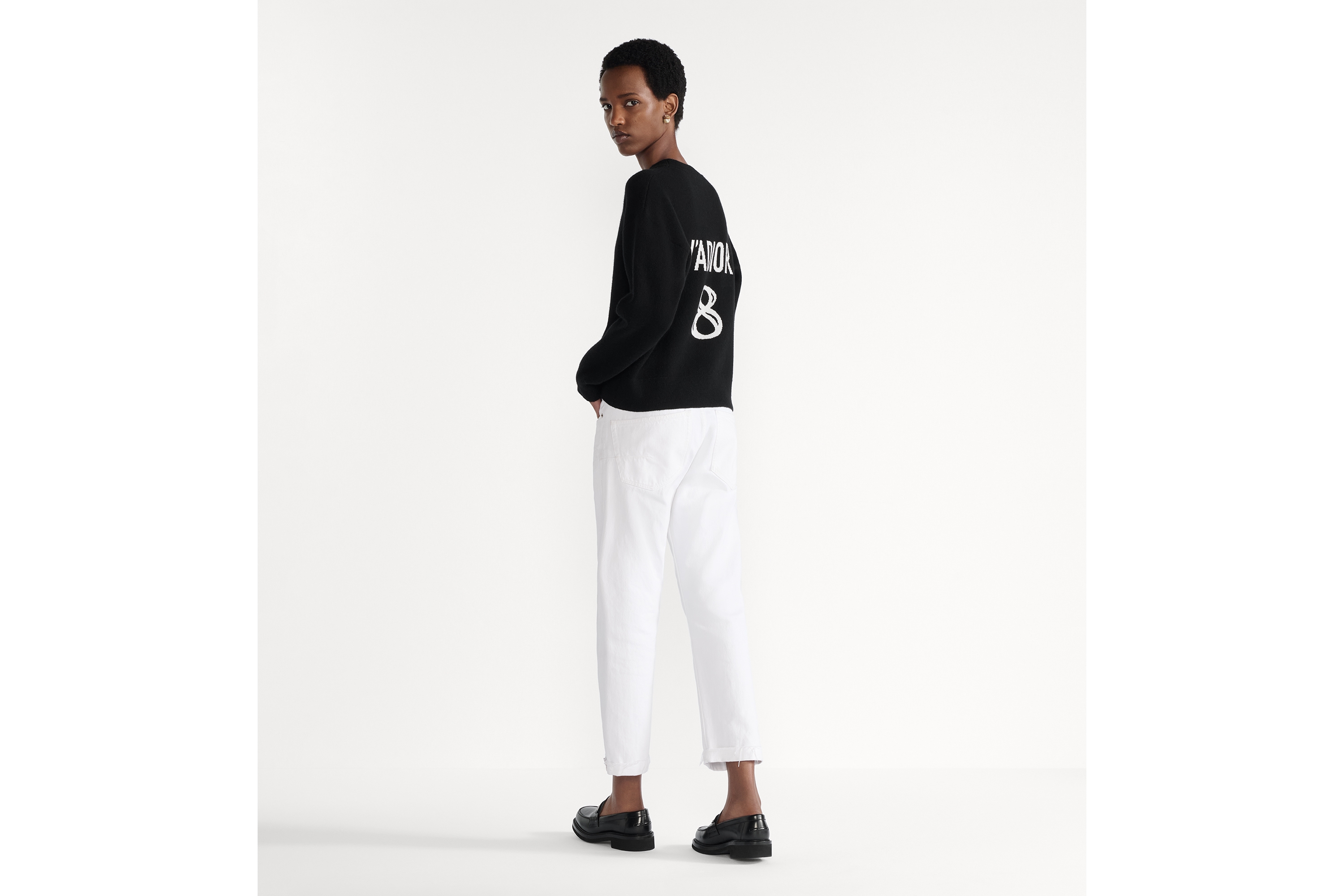 look_image_alt_prefix 宽松针织衫 黑色山羊绒混纺面料 J'Adior 8 字样 E03