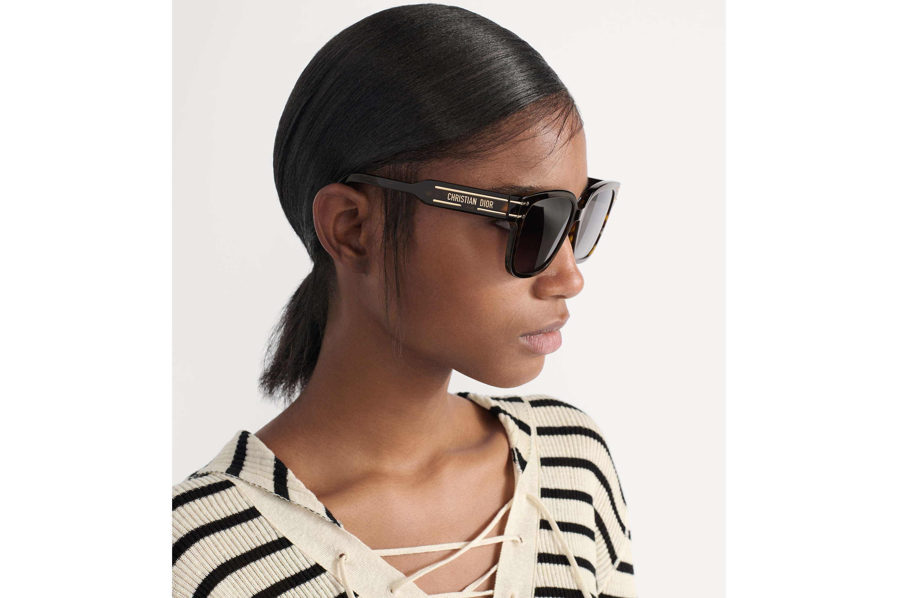 look_image_alt_prefix DiorSignature S7F 太阳眼镜 深棕色玳瑁效果正方形镜框 E09