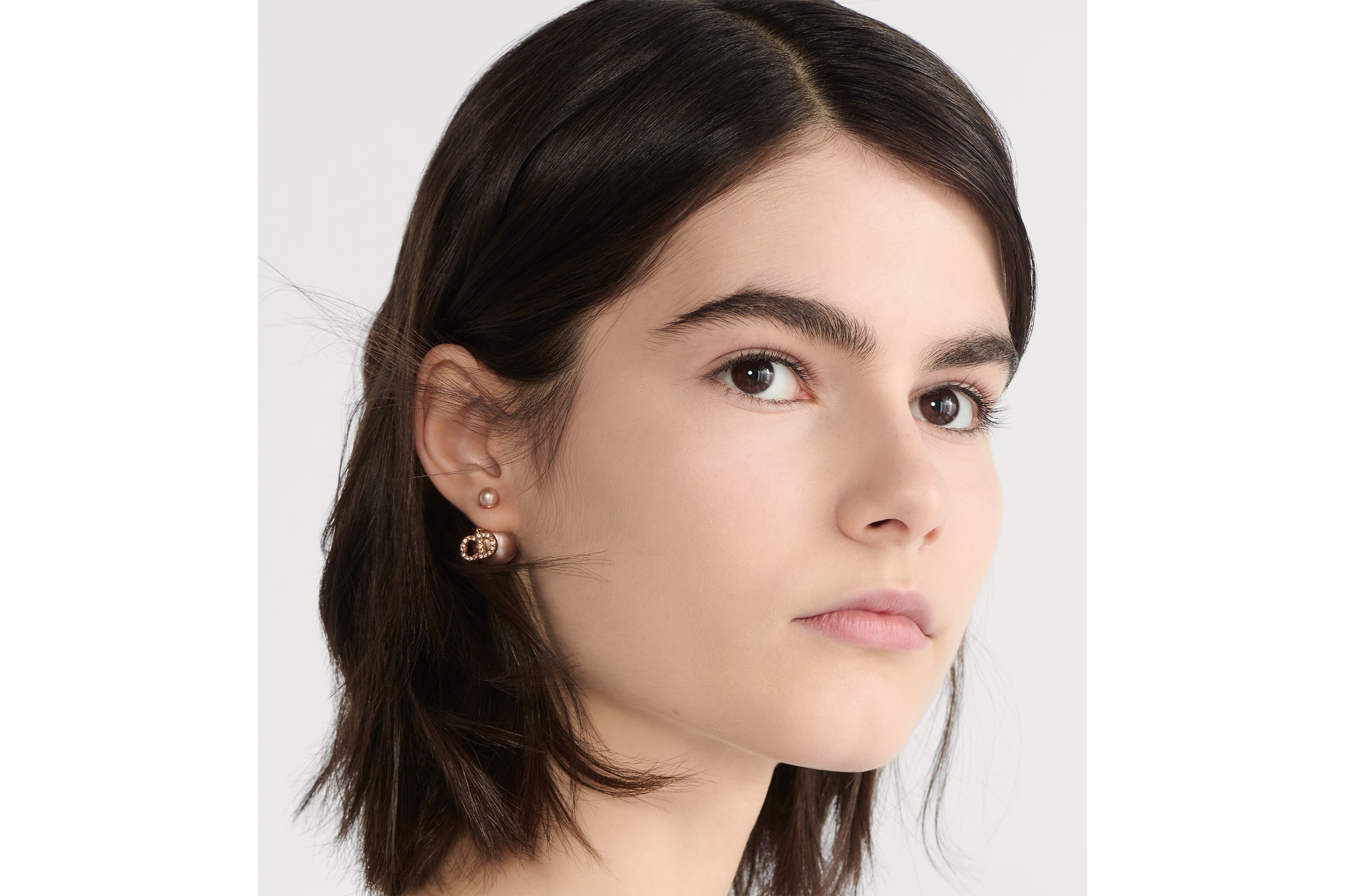 look_image_alt_prefix Dior Tribales 耳环 粉色饰面金属搭配粉色树脂珠饰和粉色仿水晶装饰 E07