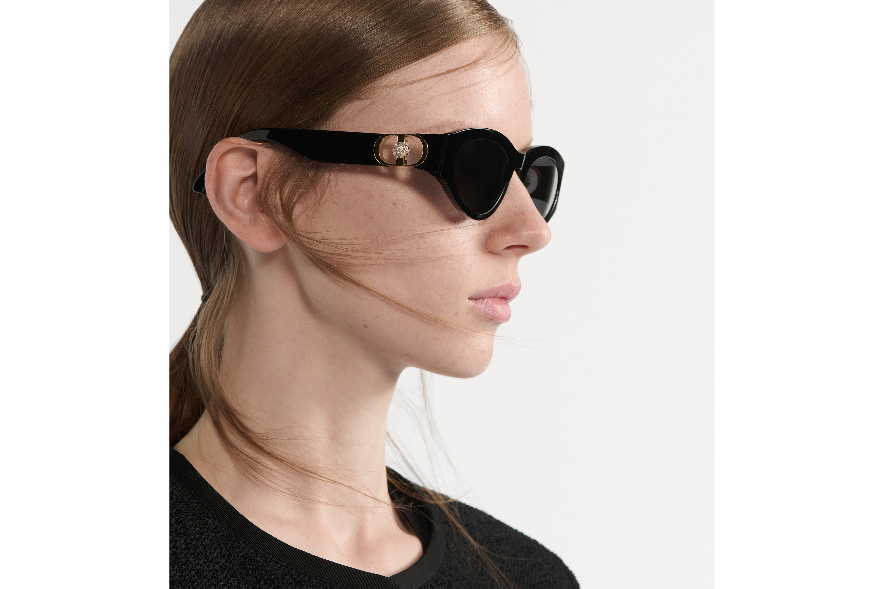 30Montaigne B7F 太阳眼镜 黑色蝴蝶形镜框 E08