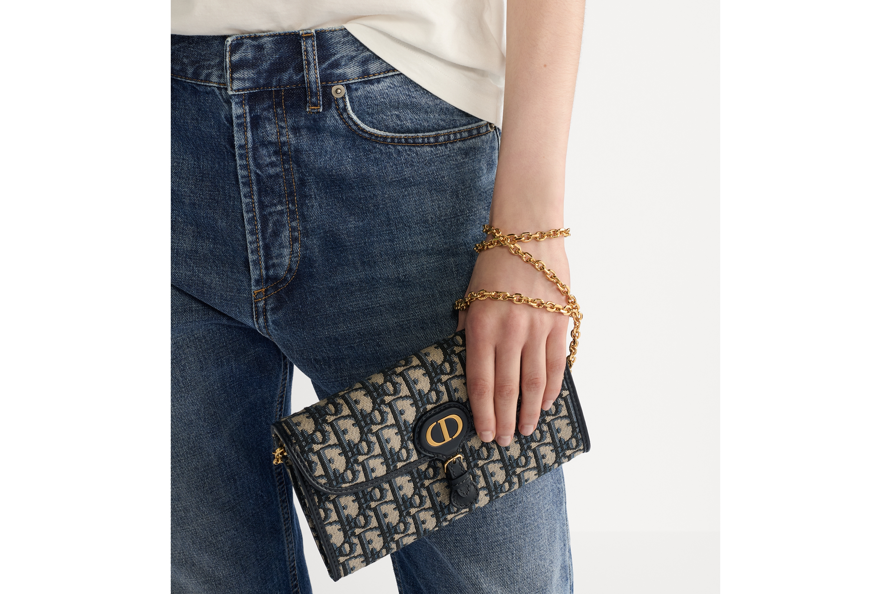 look_image_alt_prefix Dior Bobby 链条手袋 蓝色 Oblique 印花面料 E10