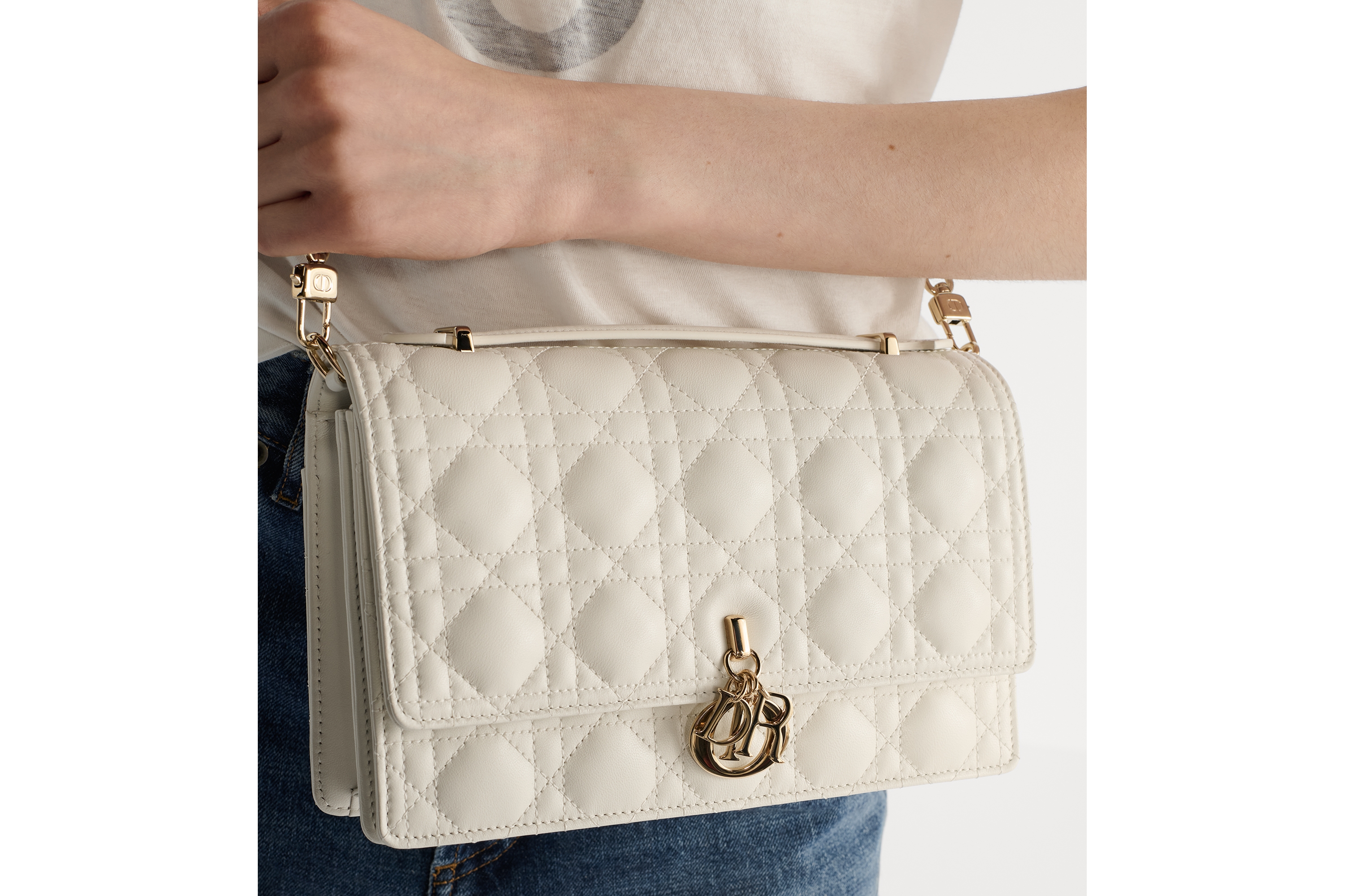 look_image_alt_prefix My Dior Top Handle 手袋 奶白色羊皮革藤格纹 E10