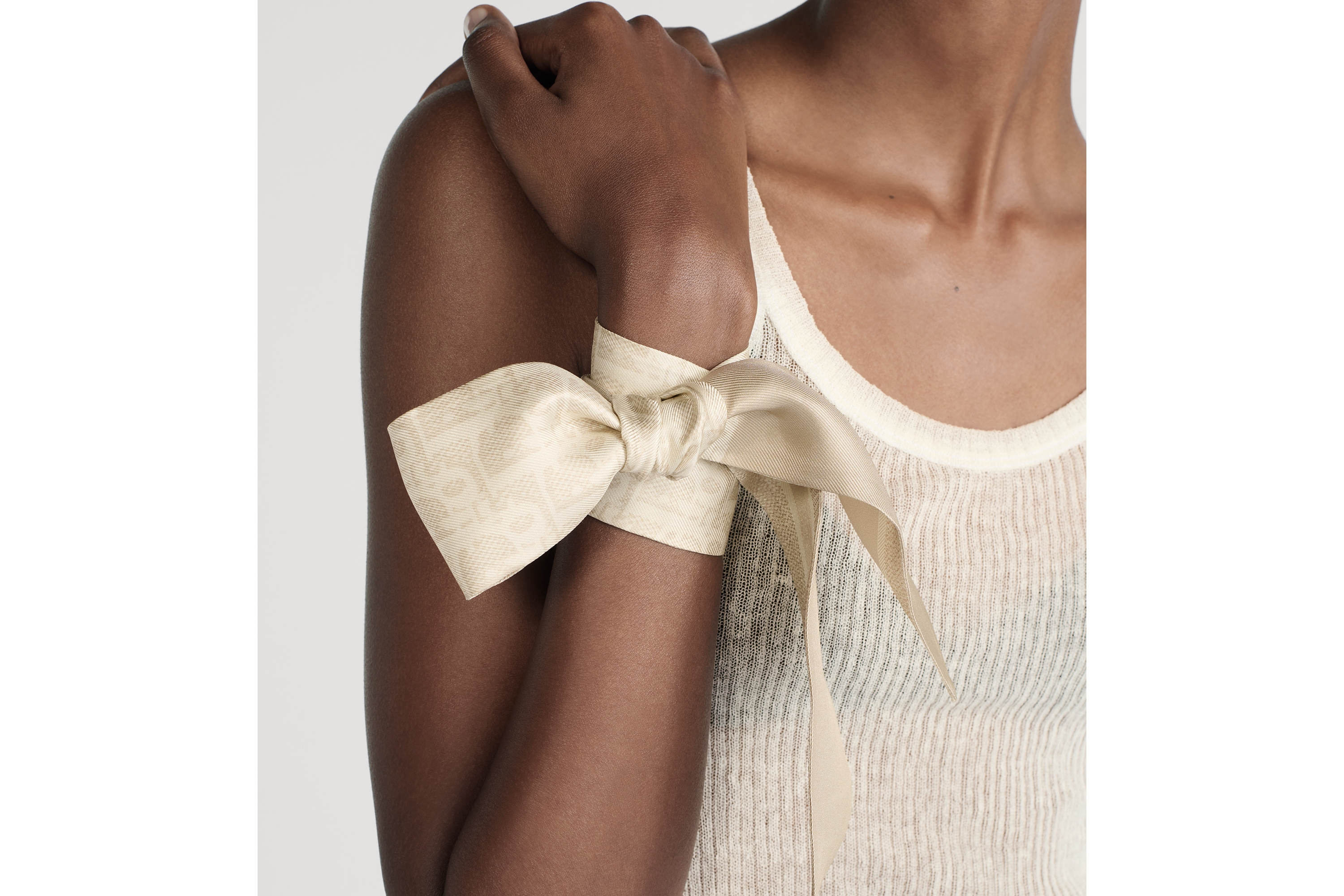 Mitzah 丝巾 榛果色桑蚕丝斜纹面料 Dior Oblique Natte 图案 E11