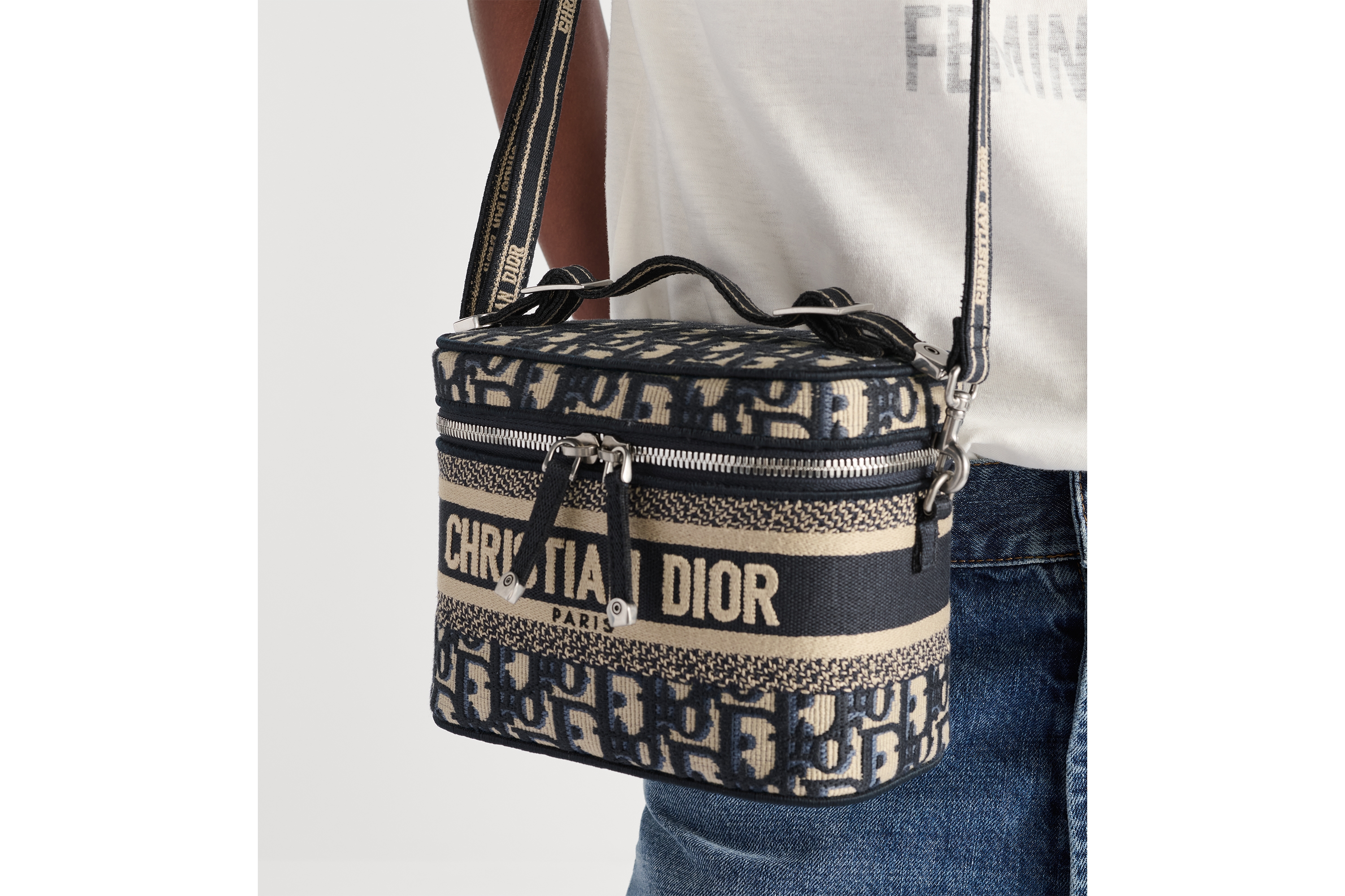 look_image_alt_prefix 小号 DiorTravel Vanity 手袋（附肩带） 蓝色 Oblique 印花面料 E17