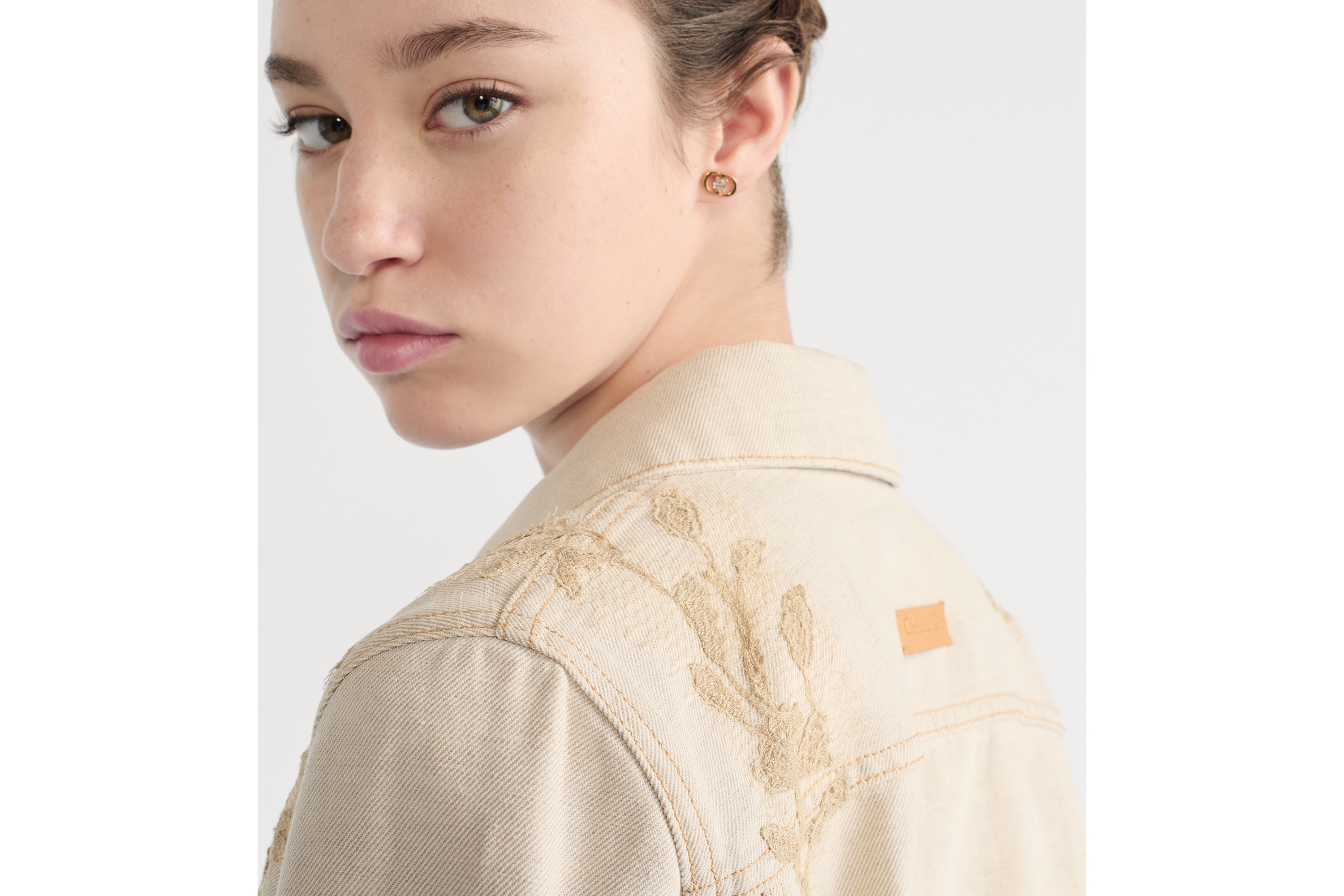 夹克 米色棉质牛仔面料和 Millefiori 图案蕾丝 E09