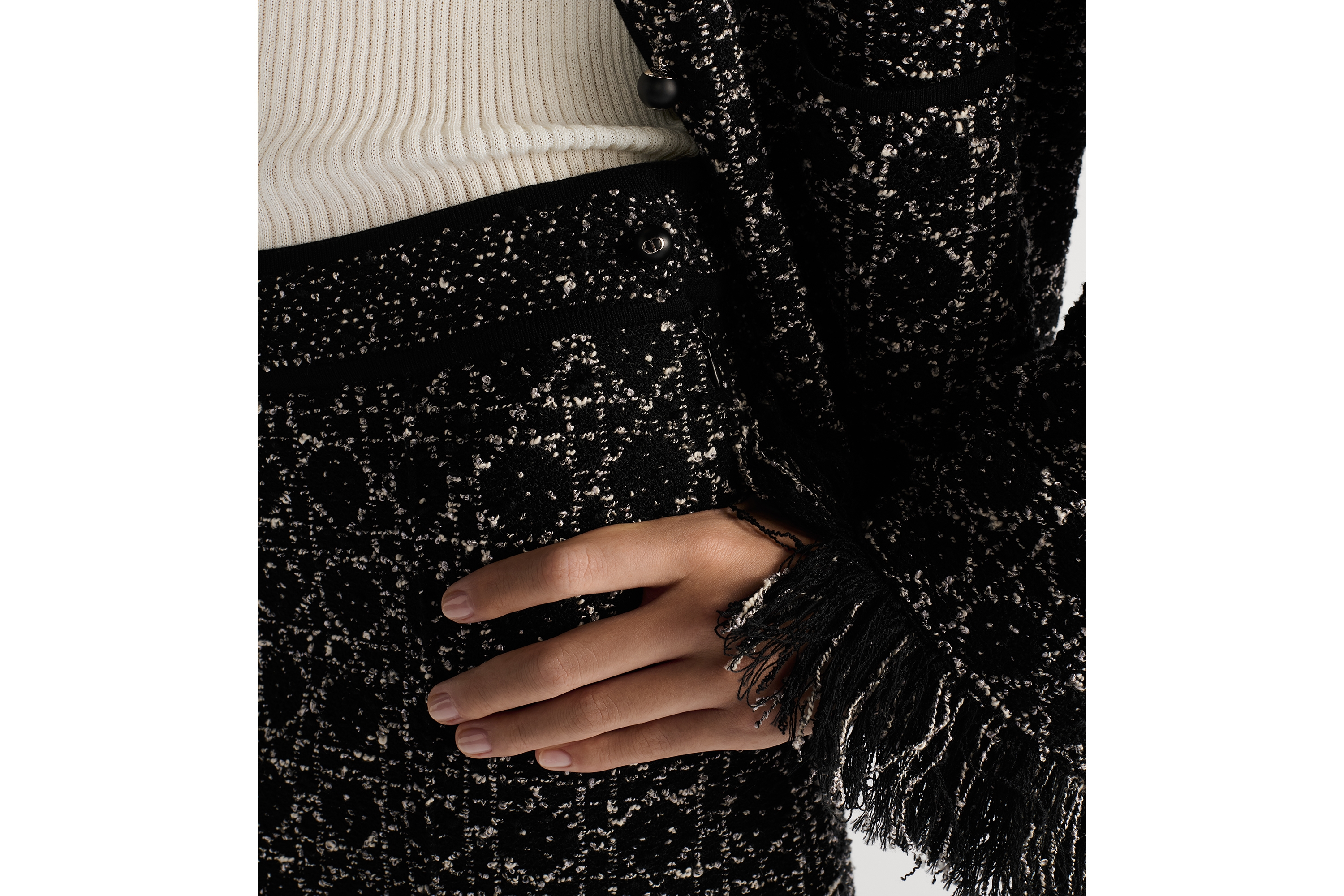 短裤 黑色和白色棉质混纺粗花呢针织面料超大藤格纹 E10