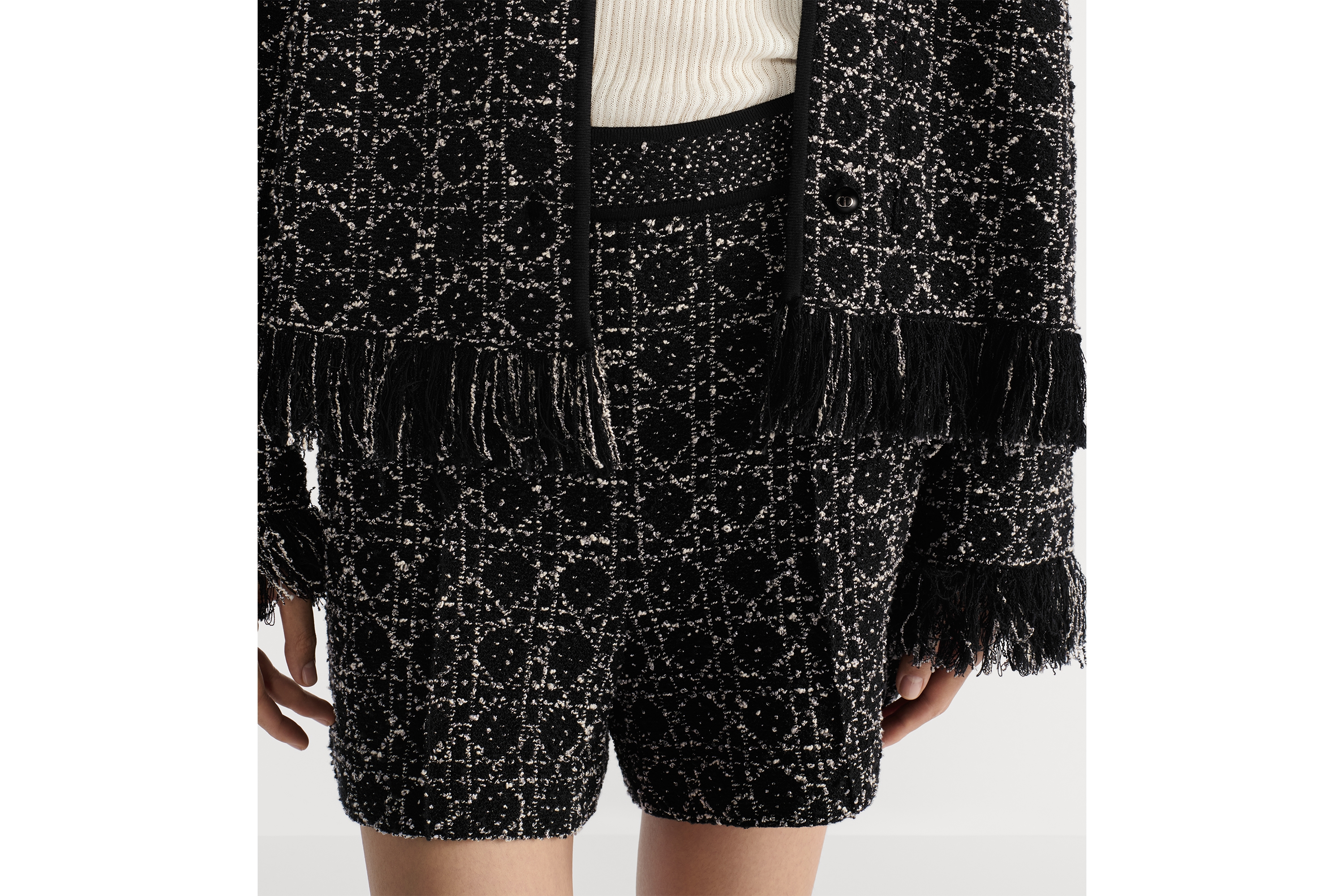 look_image_alt_prefix 短裤 黑色和白色棉质混纺粗花呢针织面料超大藤格纹 E13