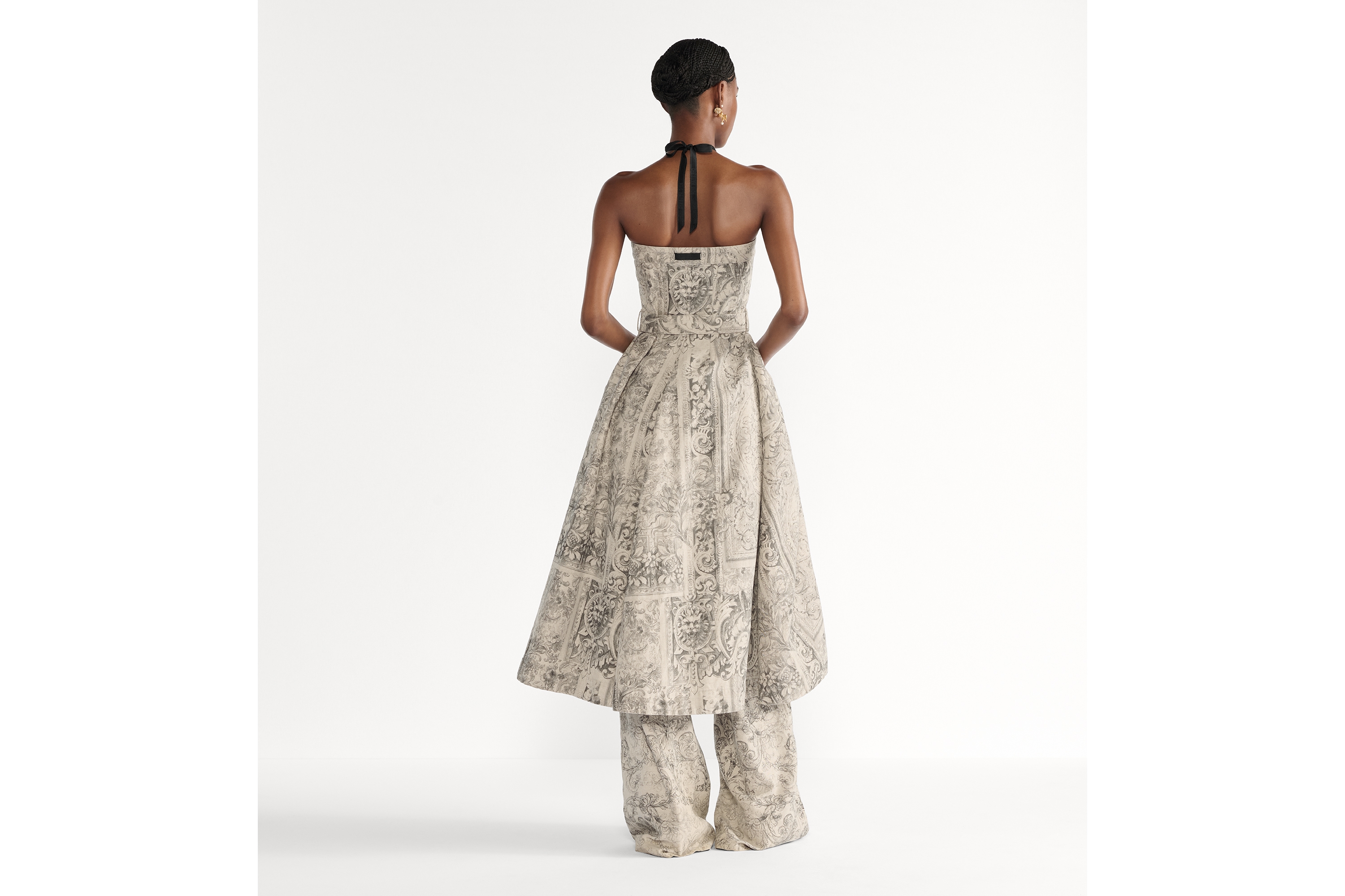 中长款紧身胸衣连衣裙 米色棉质和亚麻混纺牛仔面料 Dior Barocco 图案搭配腰带 E03