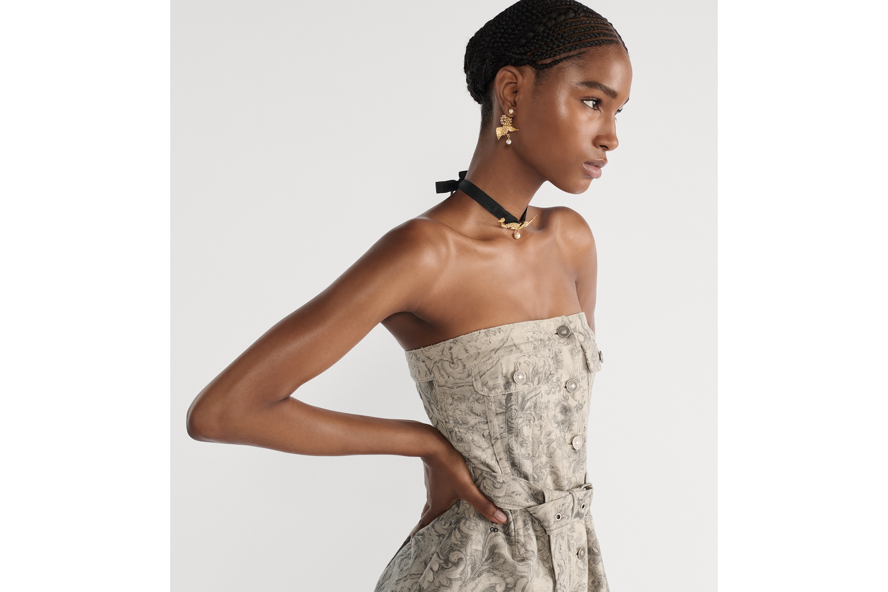 中长款紧身胸衣连衣裙 米色棉质和亚麻混纺牛仔面料 Dior Barocco 图案搭配腰带 E05