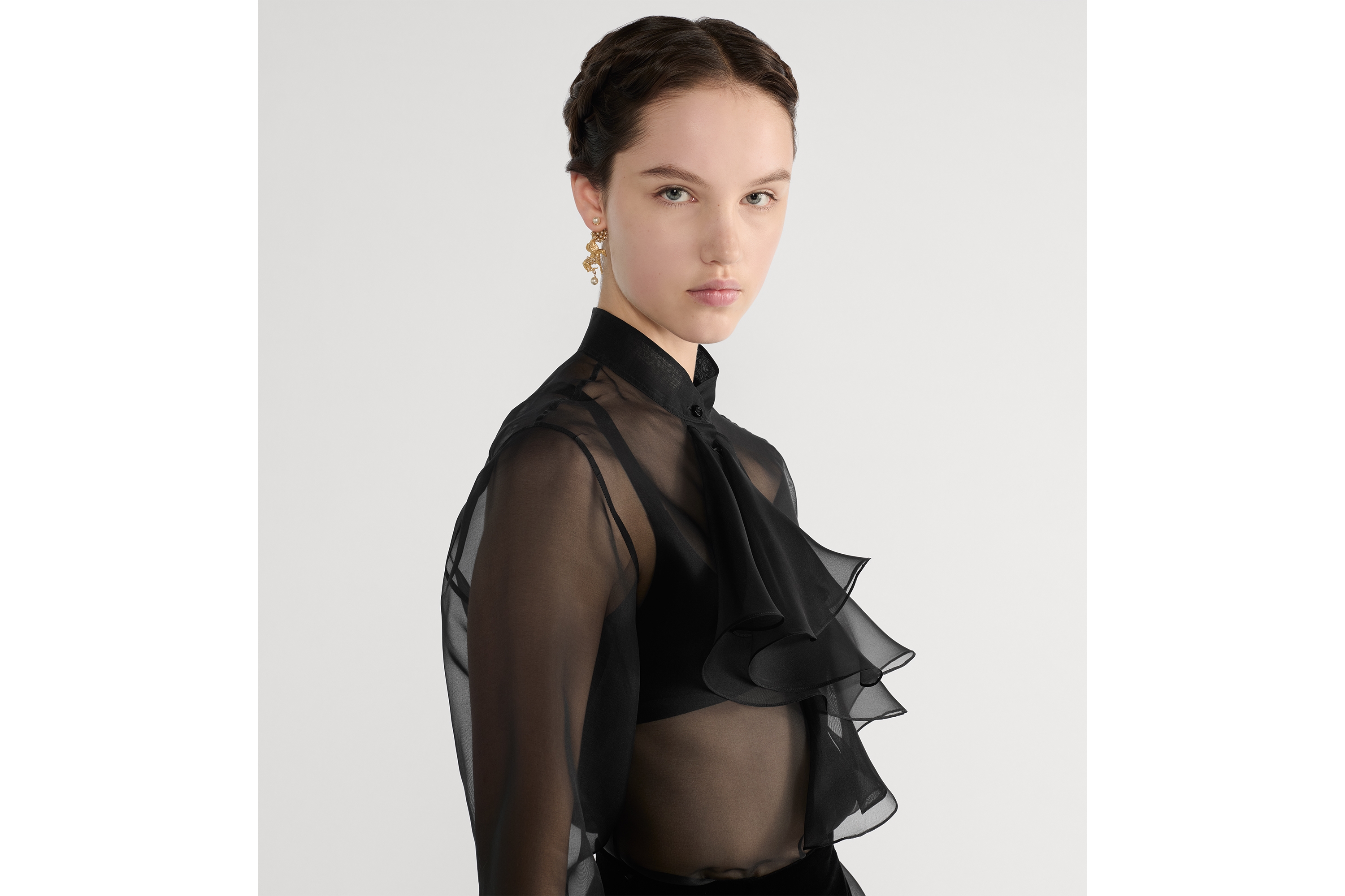 look_image_alt_prefix 衬衫 黑色桑蚕丝欧根纱效果面料搭配荷叶边衣领 E05