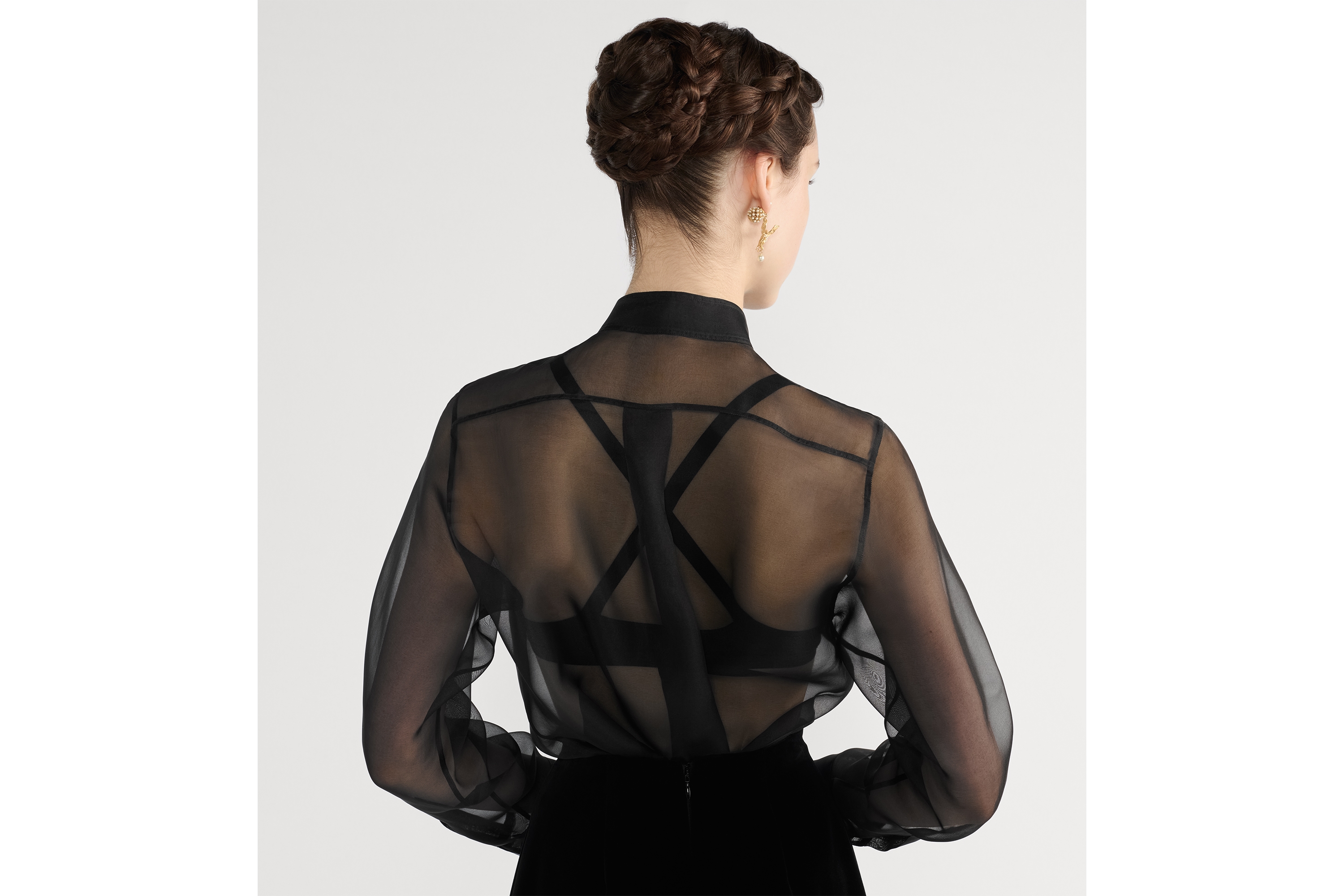 衬衫 黑色桑蚕丝欧根纱效果面料搭配荷叶边衣领 E06