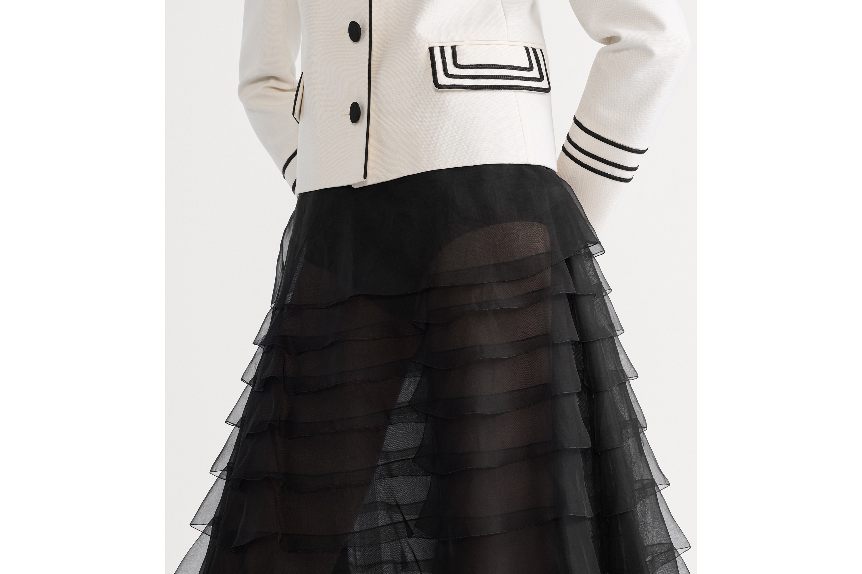 look_image_alt_prefix 中长款半身裙 黑色桑蚕丝欧根纱效果面料搭配荷叶边 E13