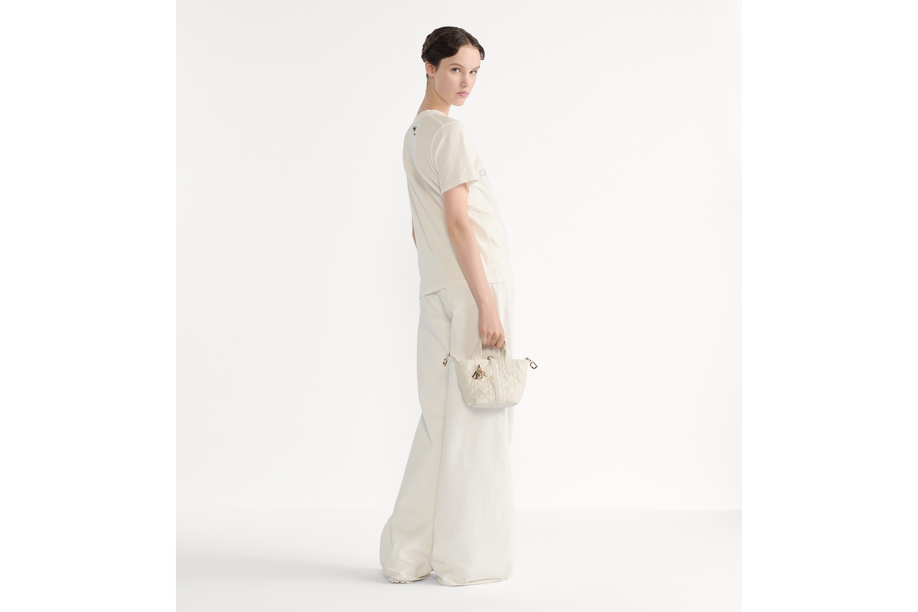 微型 Dior Toujours 竖版手袋 奶白色牛皮革藤格纹心形图案 E02