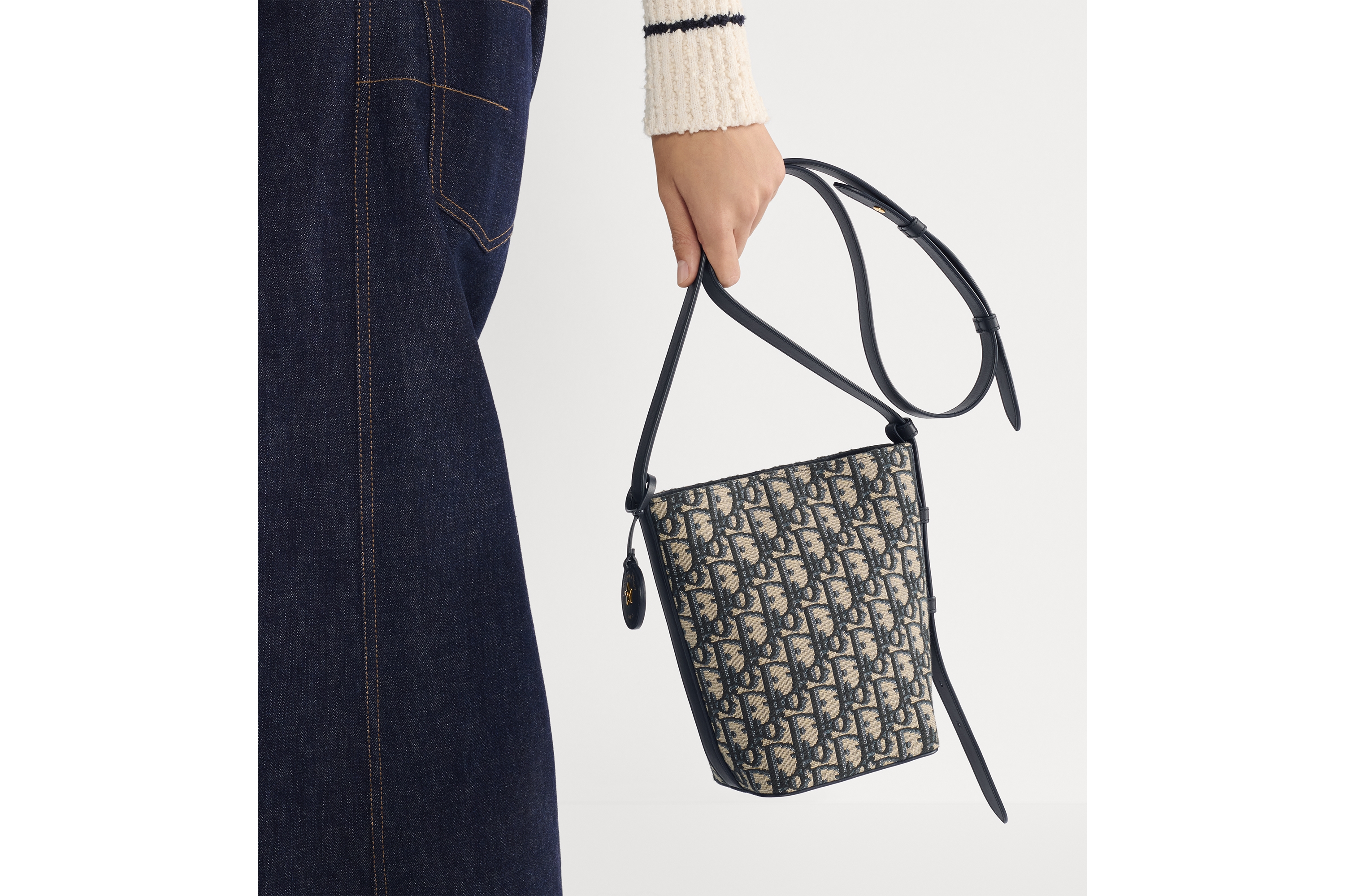 Diorstar 迷你水桶包 蓝色 Oblique 印花面料 E10