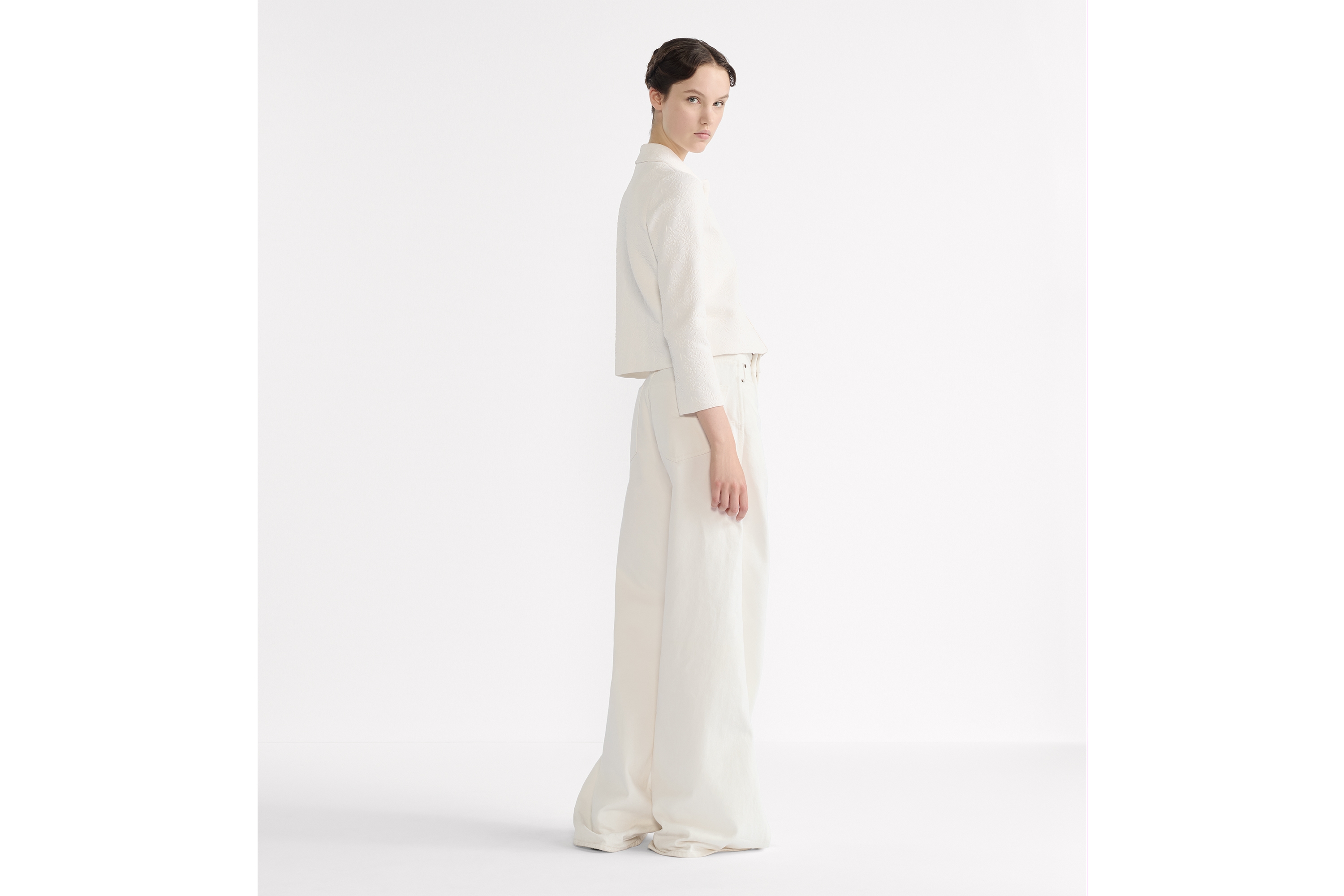 look_image_alt_prefix 短款外套 米白色科技针织面料普罗旺斯风格绗缝 Millefiori 图案 E03