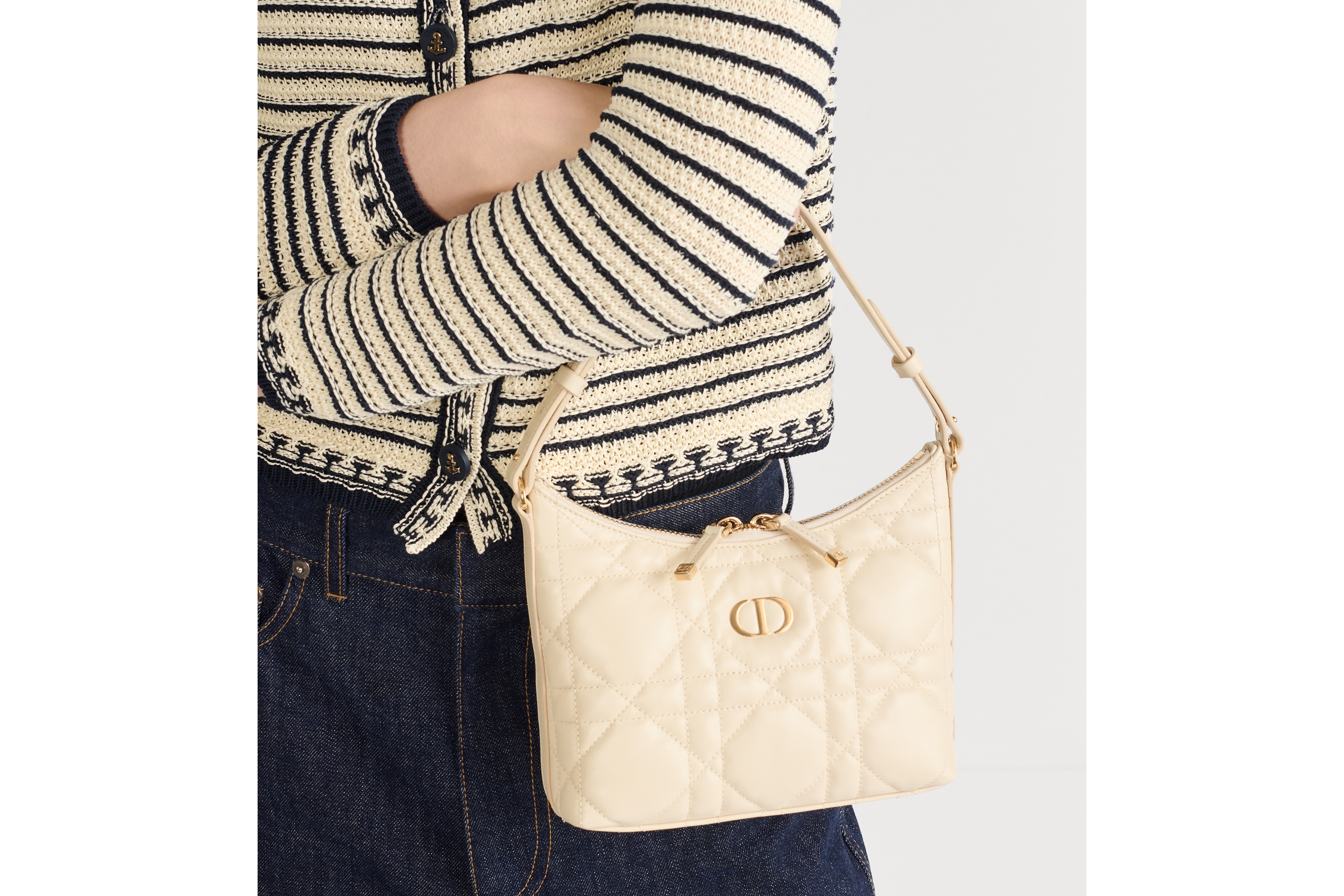 look_image_alt_prefix Miss Caro 迪奥之爱迷你链条手袋 浅米色羊皮革超大藤格纹 E11