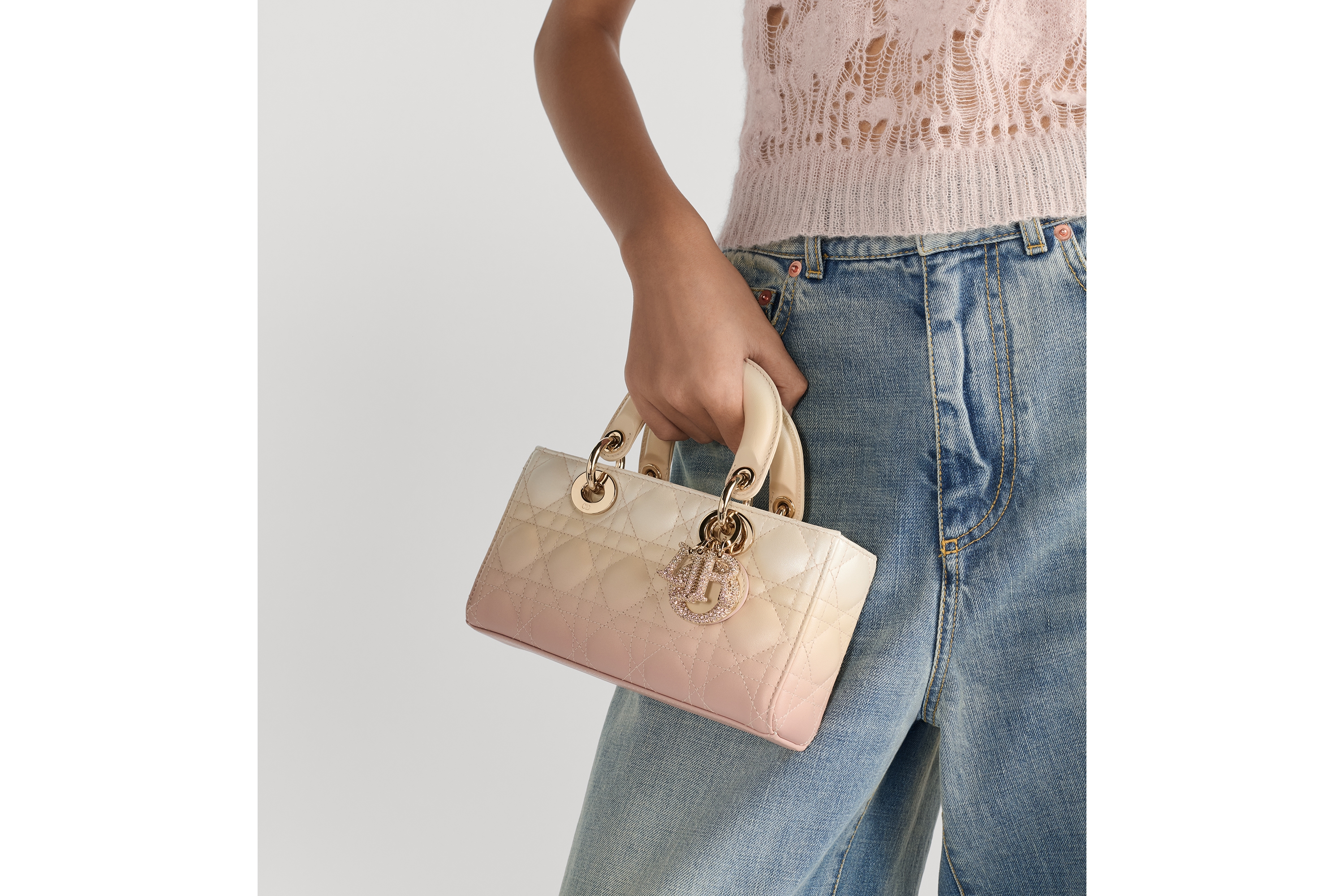 小号 Lady D-Joy 手袋 粉色和奶白色羊皮革藤格纹渐变效果 E11