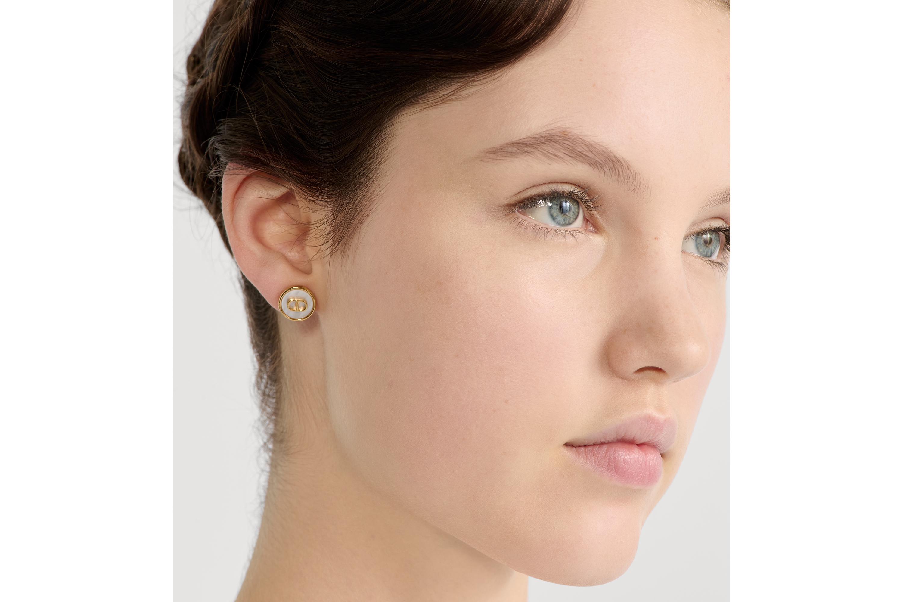 look_image_alt_prefix D-Luck 耳钉 金色饰面金属和白色珍珠母贝装饰 E08