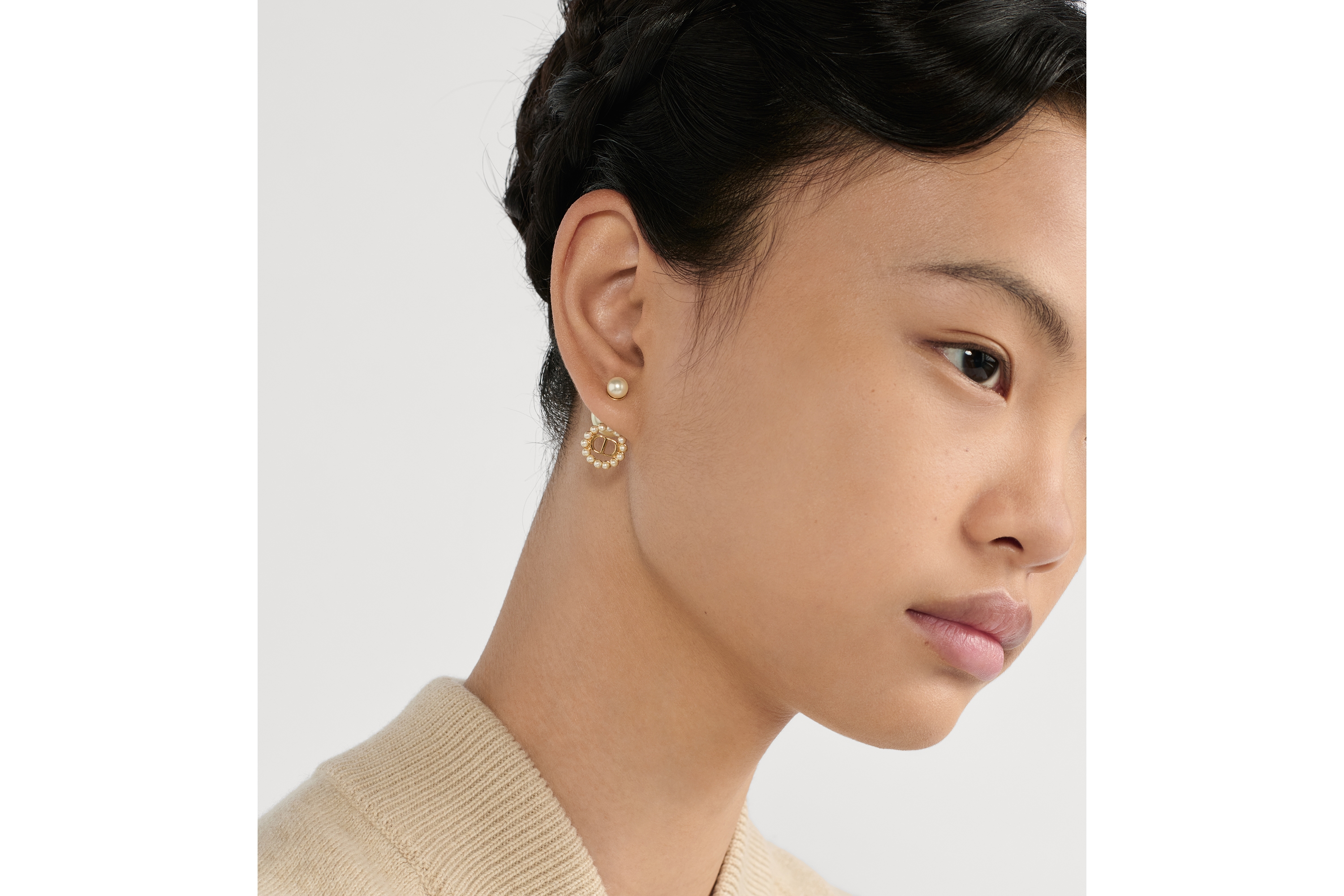 Dior Tribales 耳环 金色饰面金属和白色树脂珠饰 E08