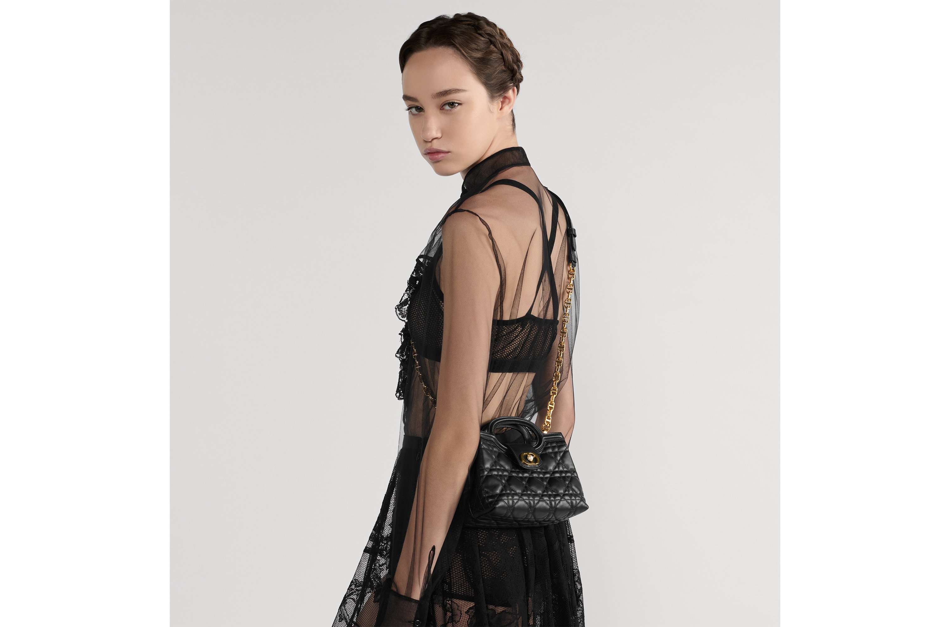 look_image_alt_prefix Dior Jolie Top Handle 迷你链条手袋 黑色羊皮革藤格纹 E06