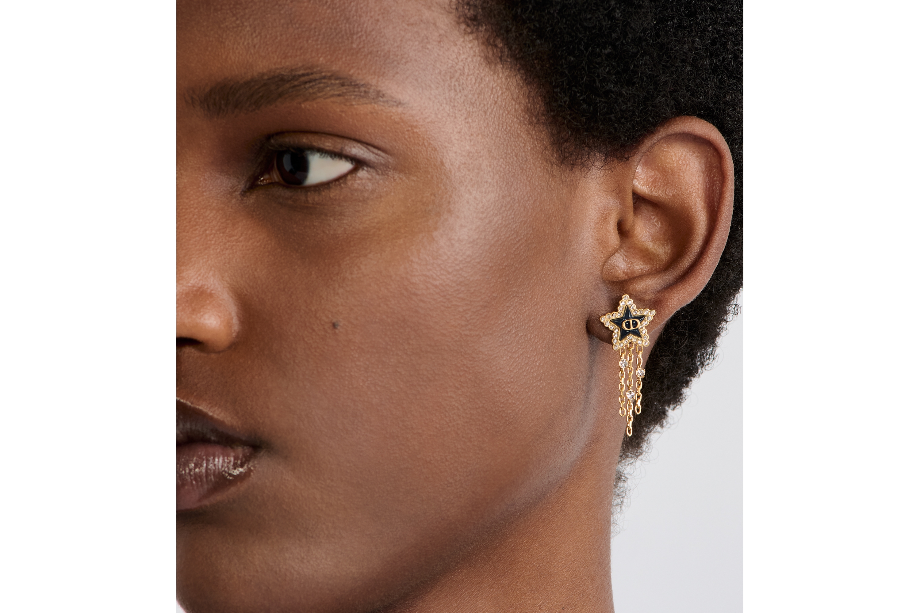 Petit CD Lucky Baroque 耳环 金色饰面金属、银色调晶体和深海蓝色玻璃装饰 E07