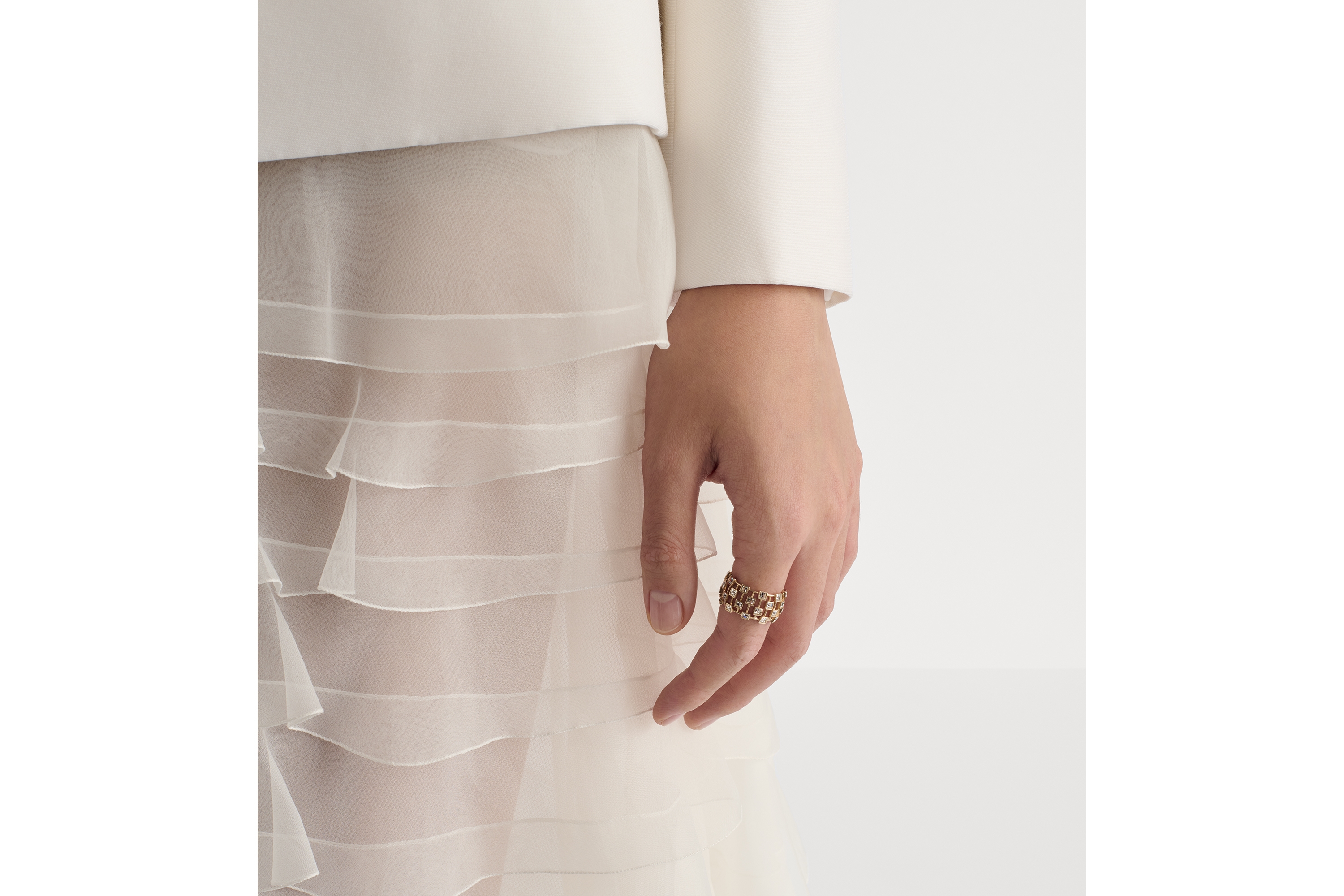 中长款半身裙 米白色桑蚕丝欧根纱效果面料搭配荷叶边 E10