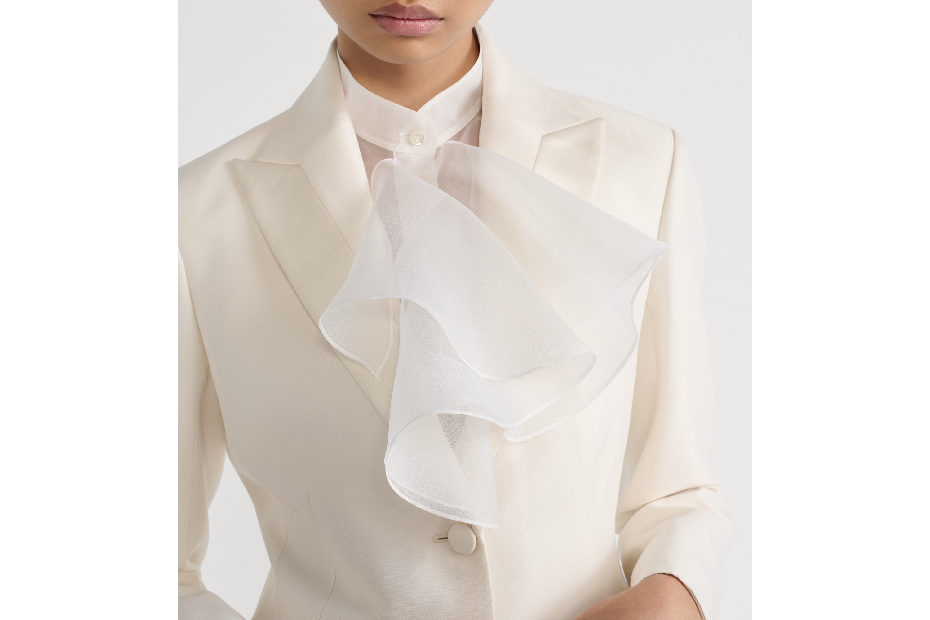 修身西装外套 白色绵羊毛混纺面料 E12