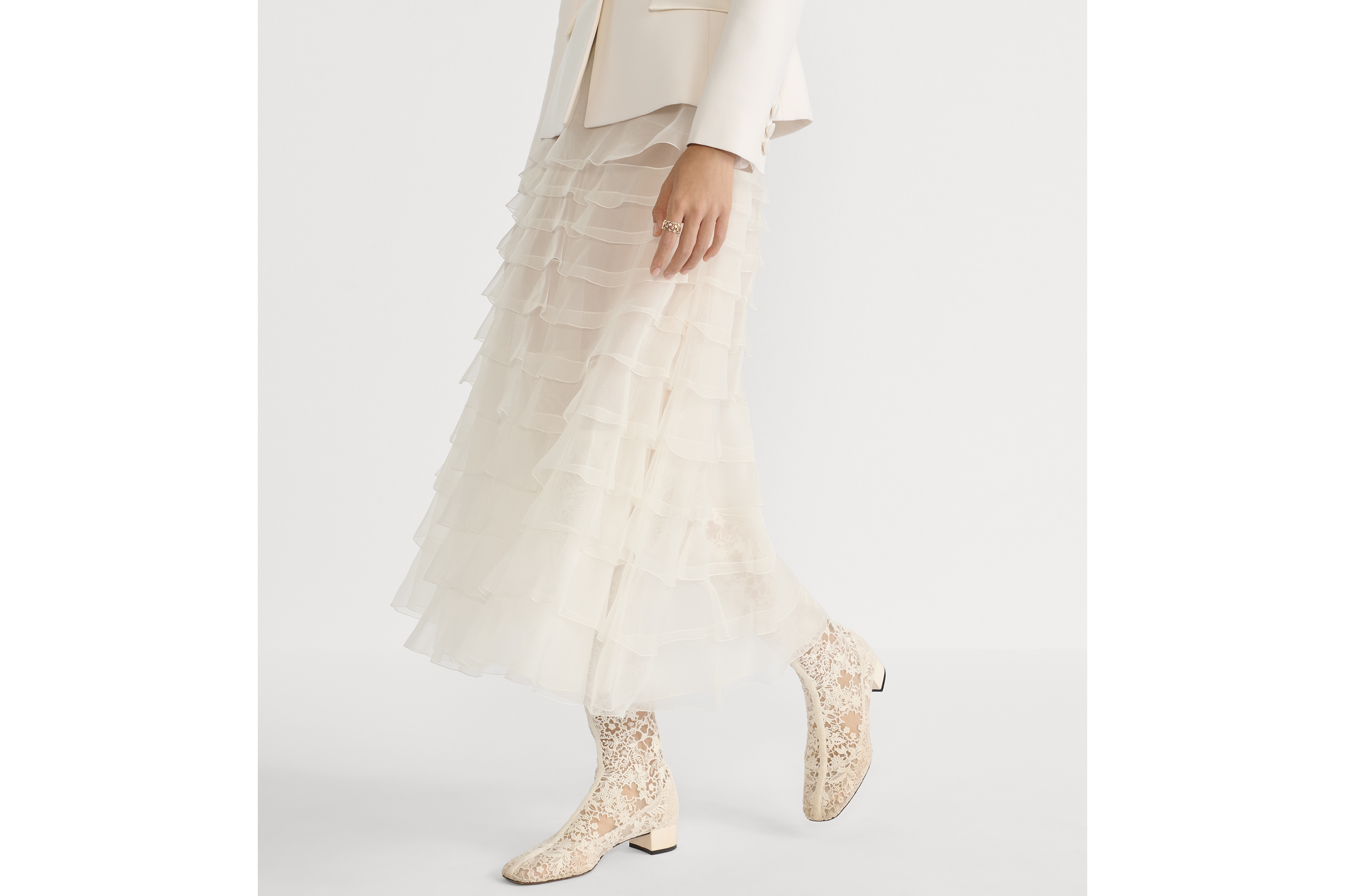 look_image_alt_prefix 中长款半身裙 米白色桑蚕丝欧根纱效果面料搭配荷叶边 E15