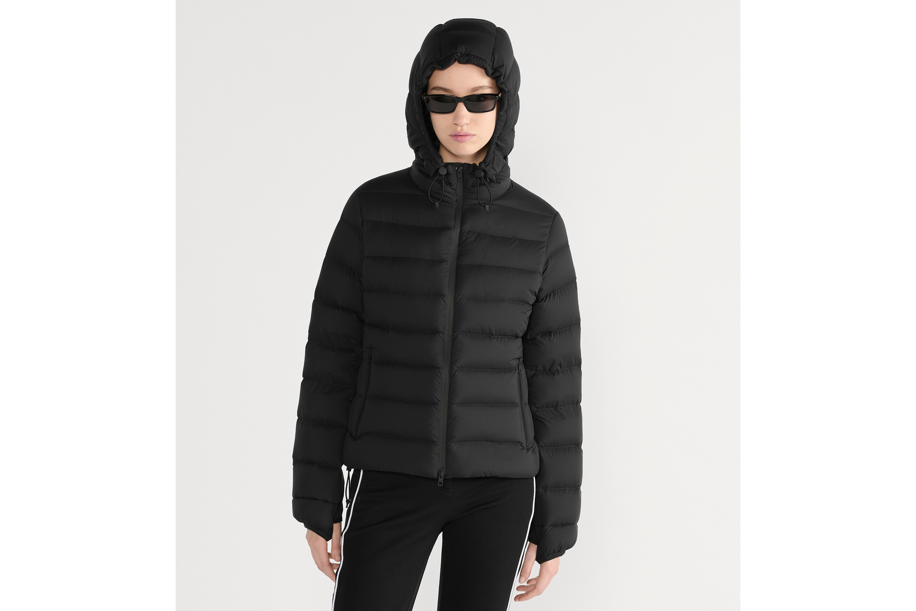 DiorAlps 连帽羽绒夹克 黑色绗缝效果塔夫绸科技面料 E04