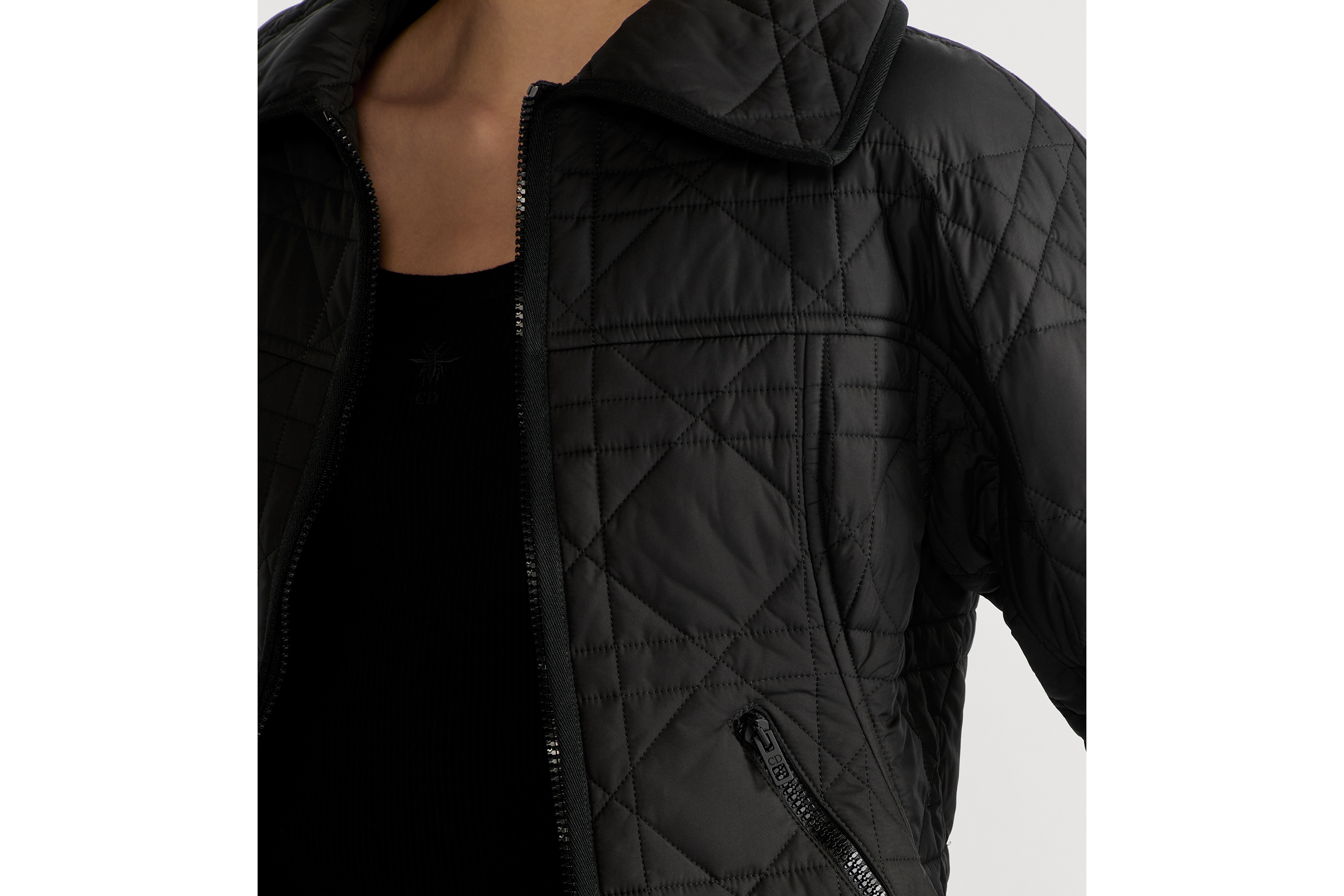 修身外套 黑色绗缝塔夫绸科技面料超大藤格纹 E12